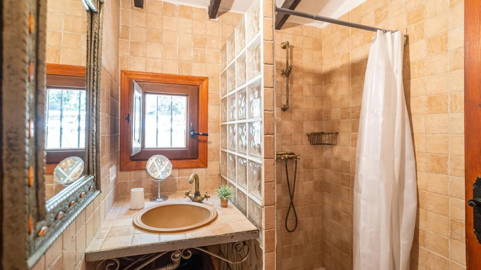 Bathroom in Casa del Alize Sayalonga by Ruralidays