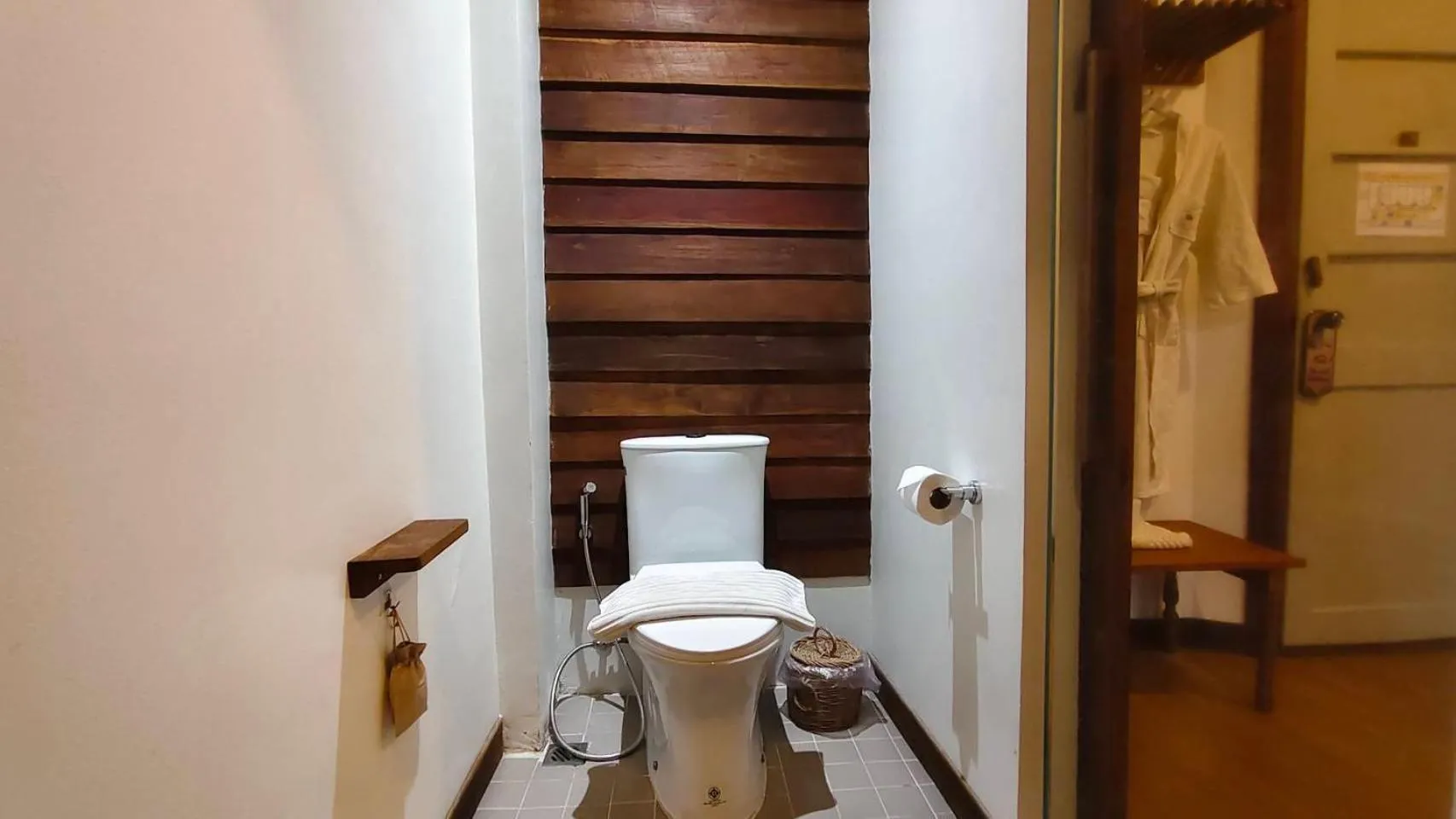 Toilet in Sang Poy Cottage