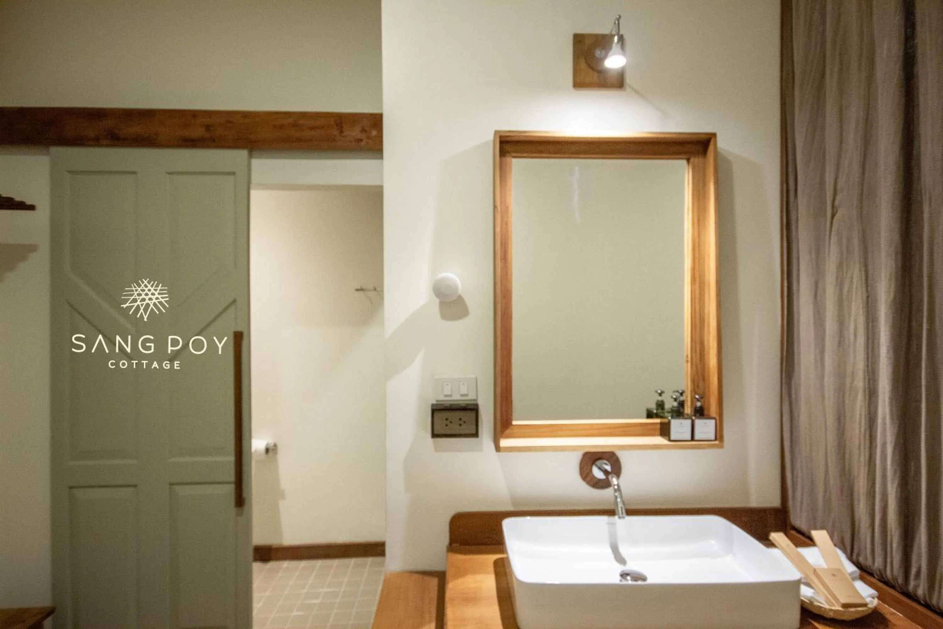 Bathroom in Sang Poy Cottage