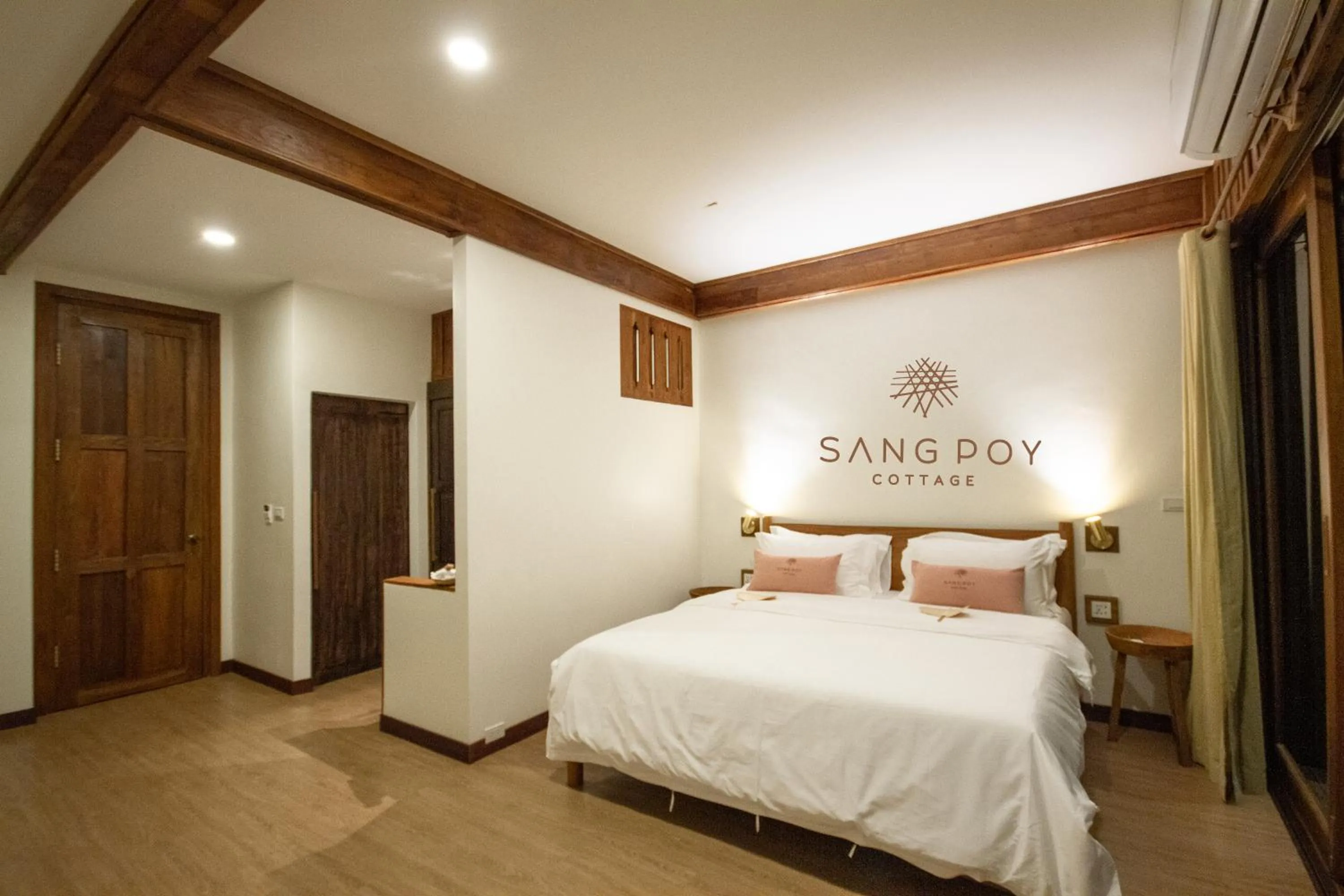 Deluxe Double Room in Sang Poy Cottage