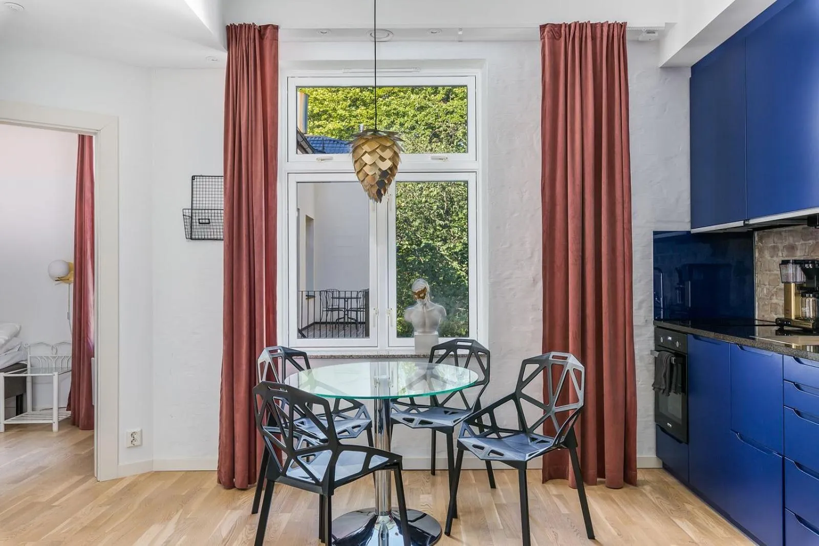 Dining area in BJØRVIKA APARTMENTS - Solli
