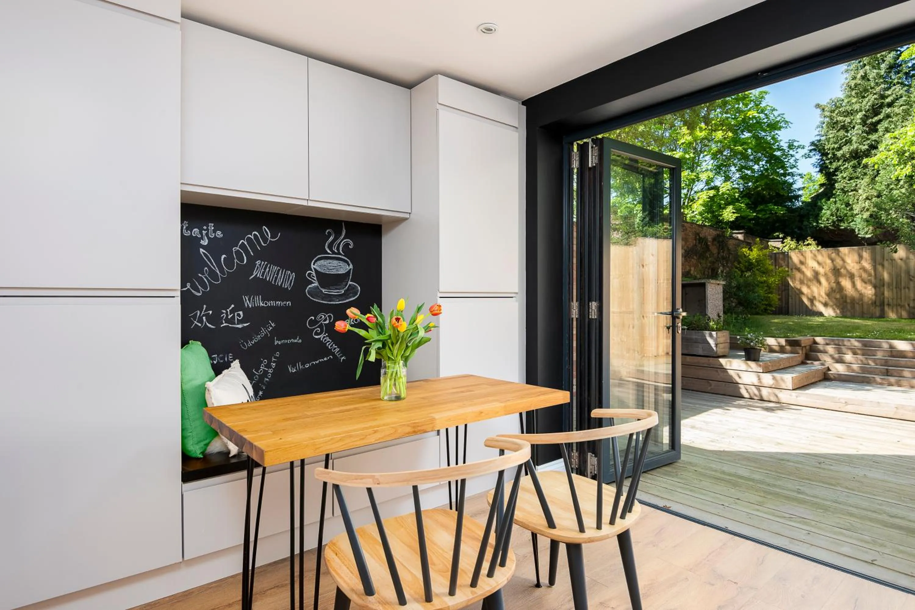 Dining area in 2 bed house close to Town Centre