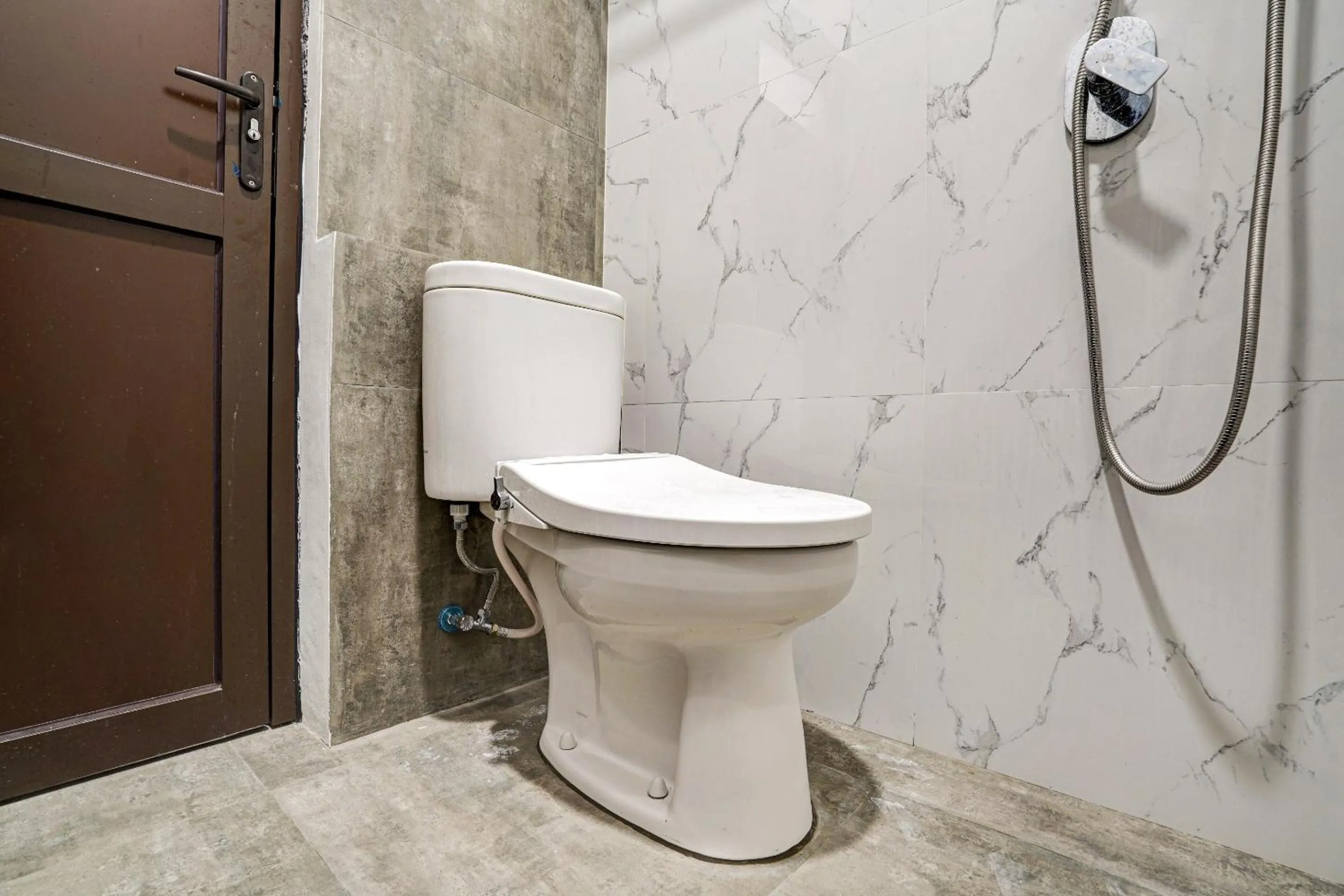 Bathroom in OYO Capital O 90164 La'rissa Residence