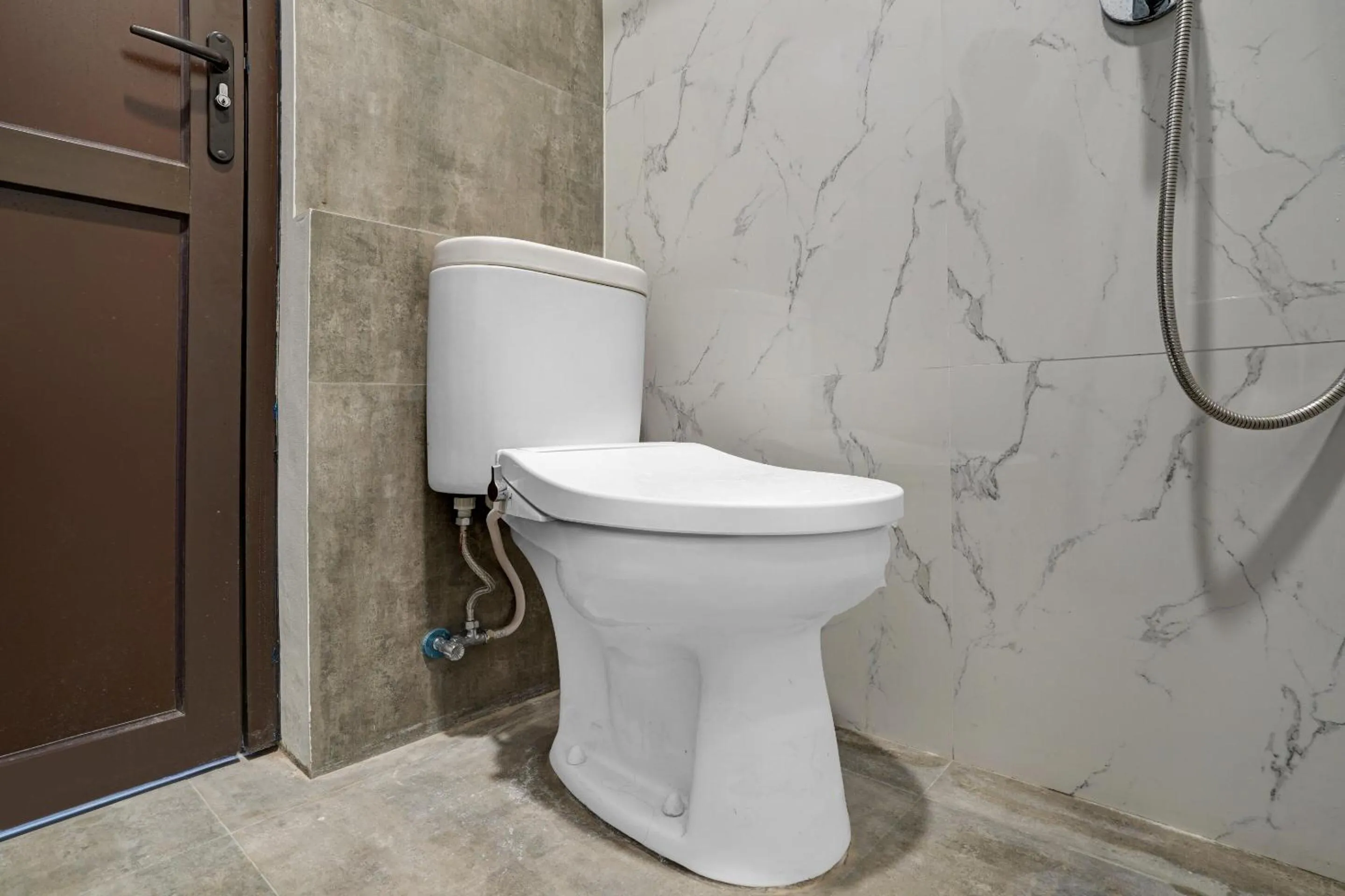 Bathroom in OYO Capital O 90164 La'rissa Residence