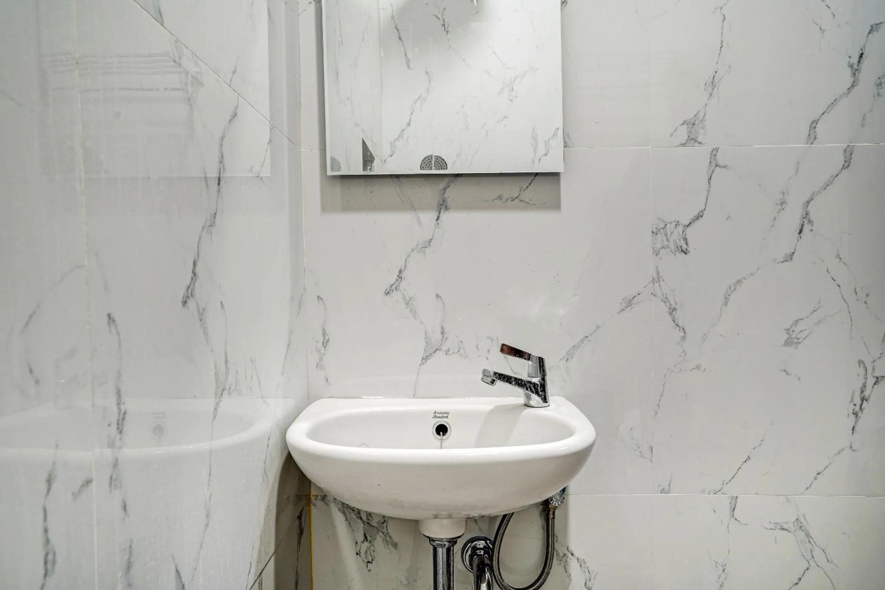 Bathroom in OYO Capital O 90164 La'rissa Residence