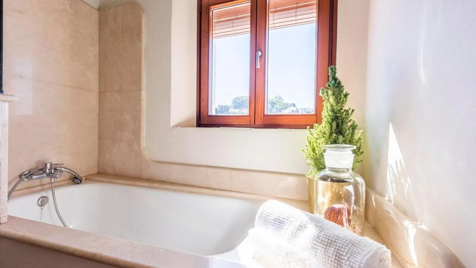 Bathroom in Atico la Carrasquilla Gaucin by Ruralidays
