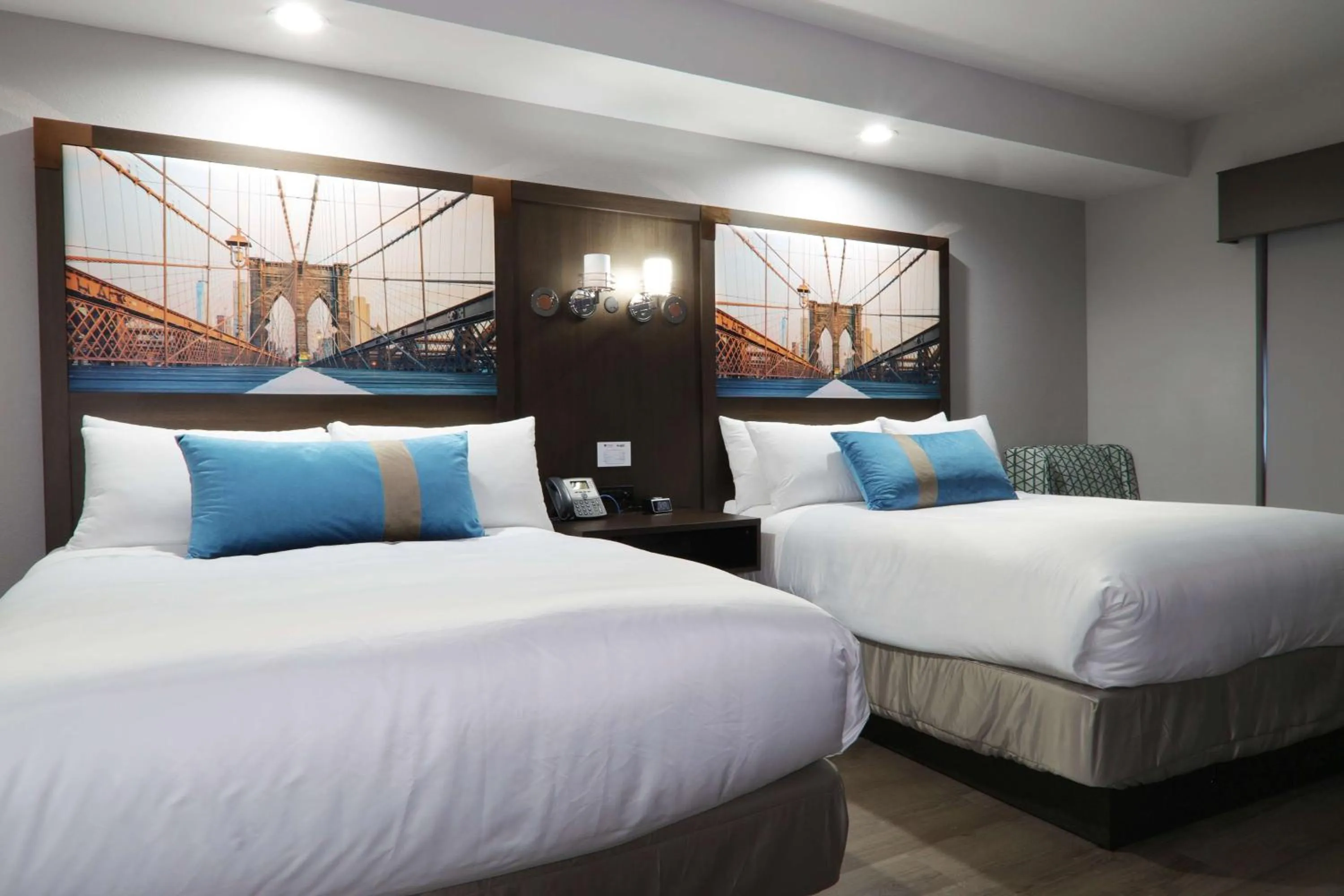 Photo of the whole room, Bed in Hotel Manhattan, BW Signature Collection