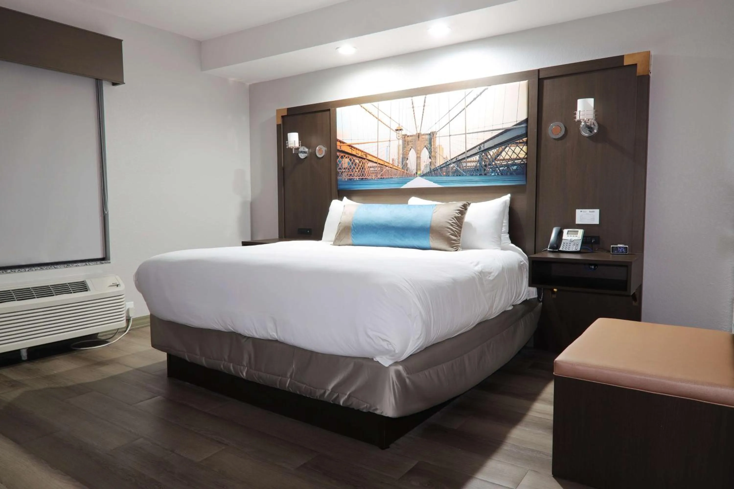 Photo of the whole room, Bed in Hotel Manhattan, BW Signature Collection