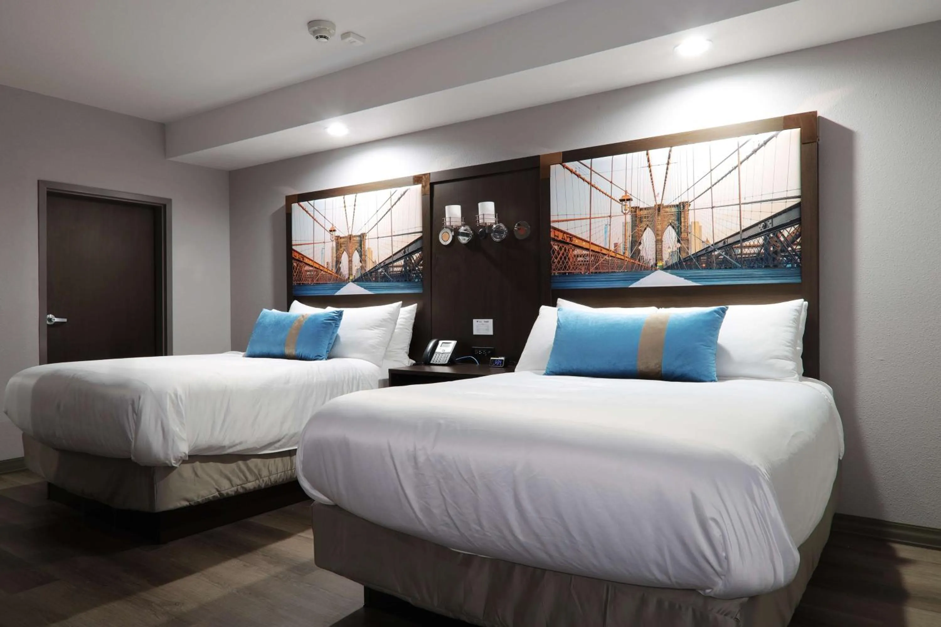 Photo of the whole room, Bed in Hotel Manhattan, BW Signature Collection