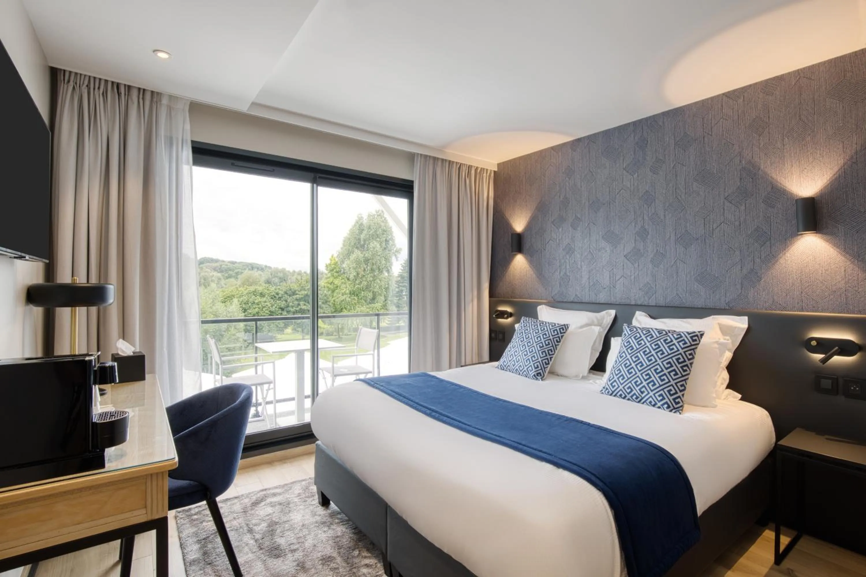 Bed in Best Western Plus Le Fairway Hotel & Spa Golf d'Arras