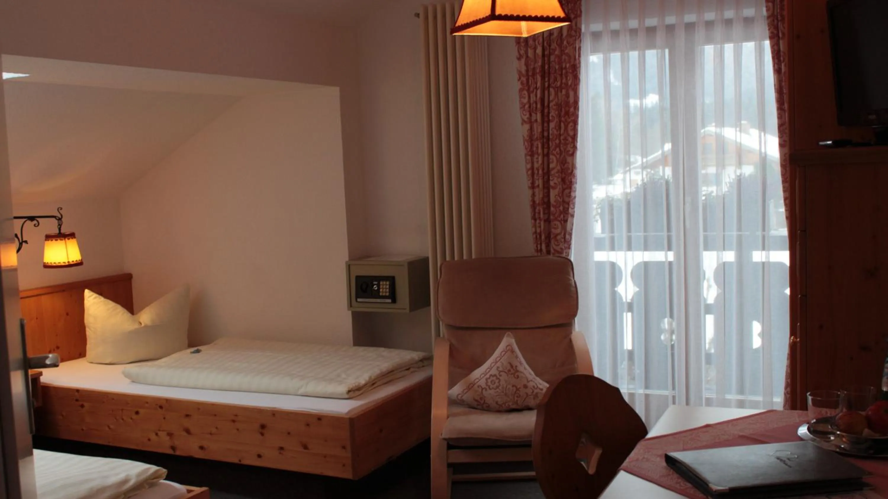 Photo of the whole room in Haus Florian