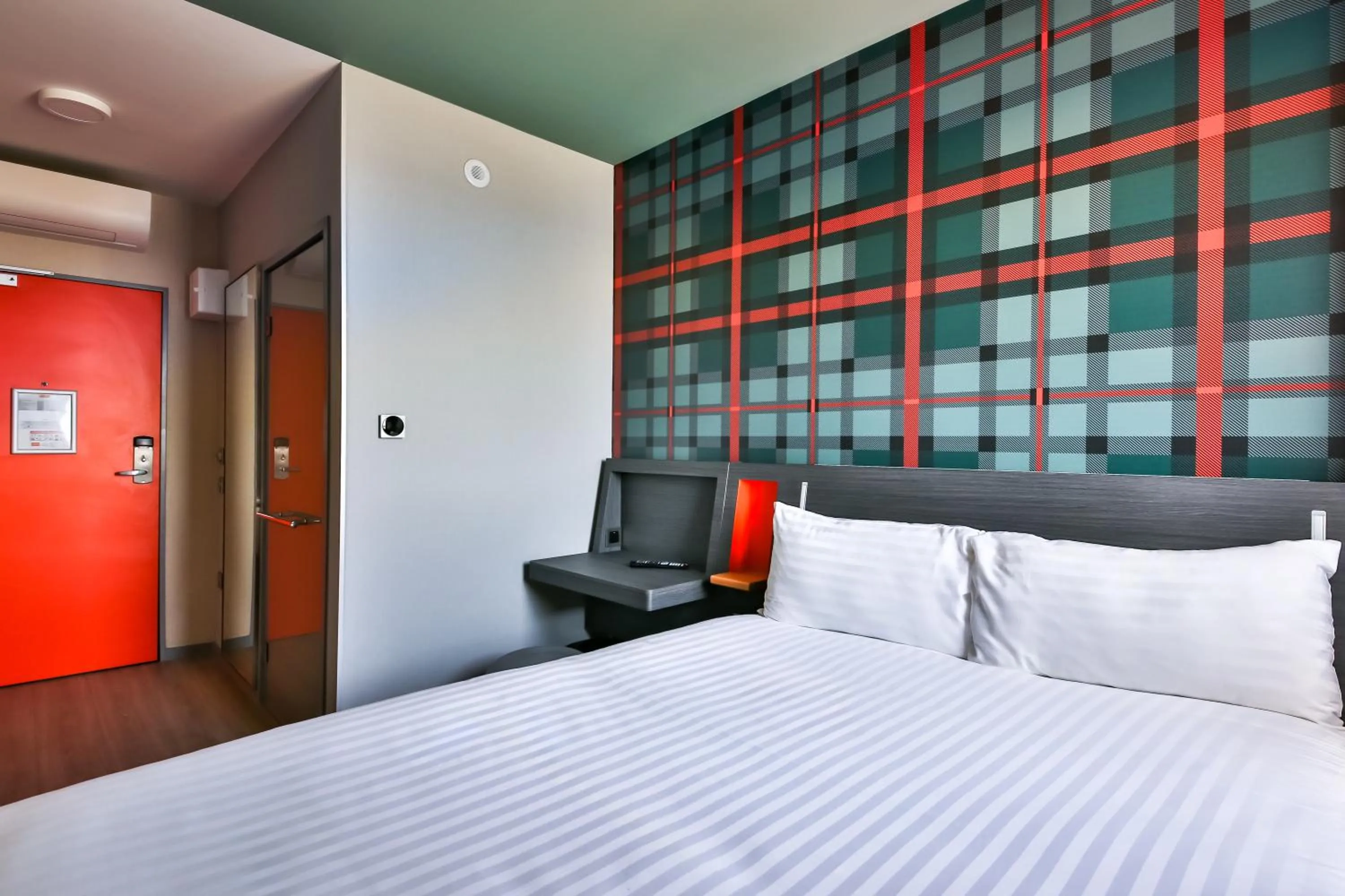 Bed in easyHotel Paris Charles de Gaulle Villepinte