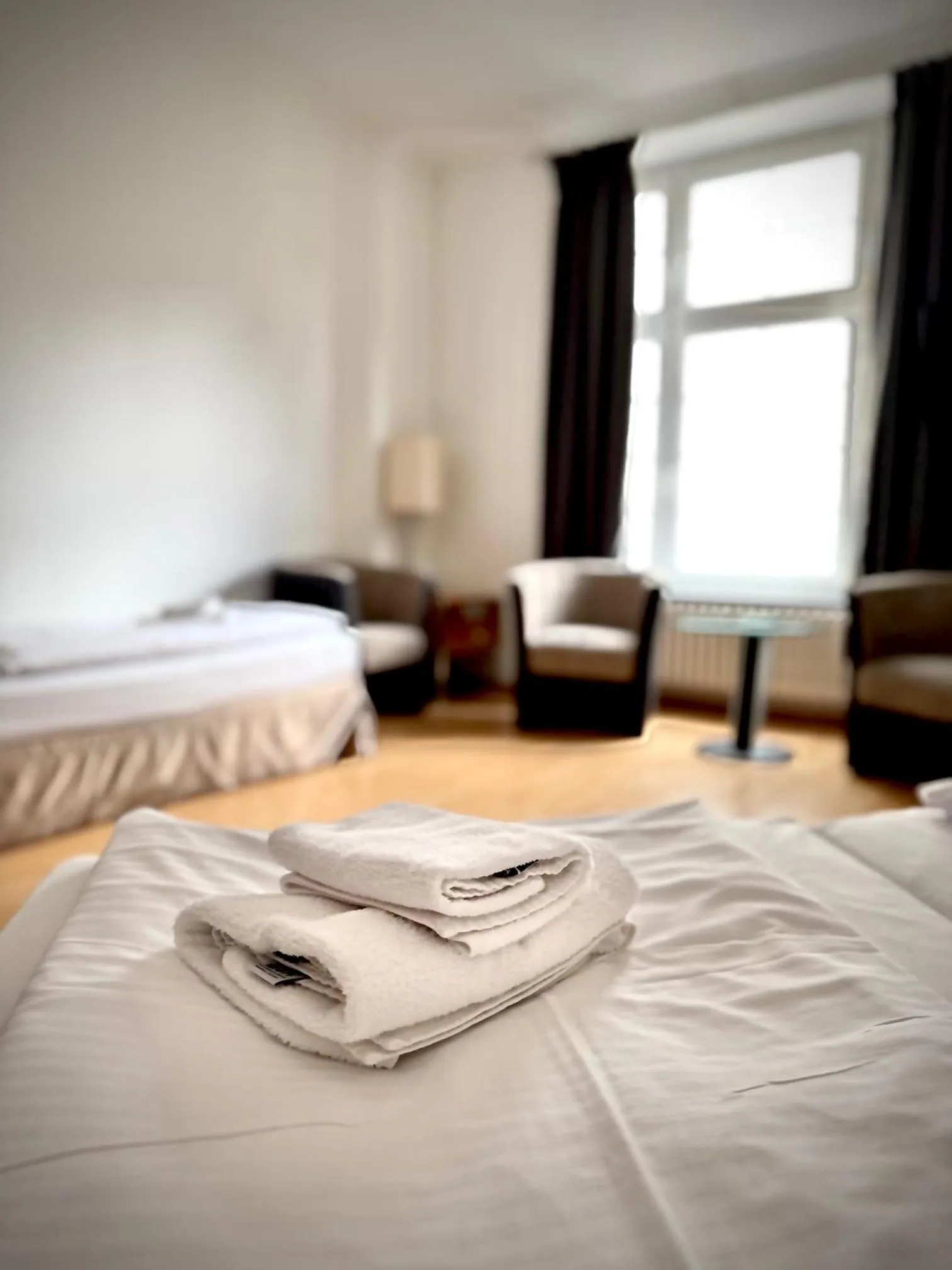 Photo of the whole room, Bed in Erlanger Hof