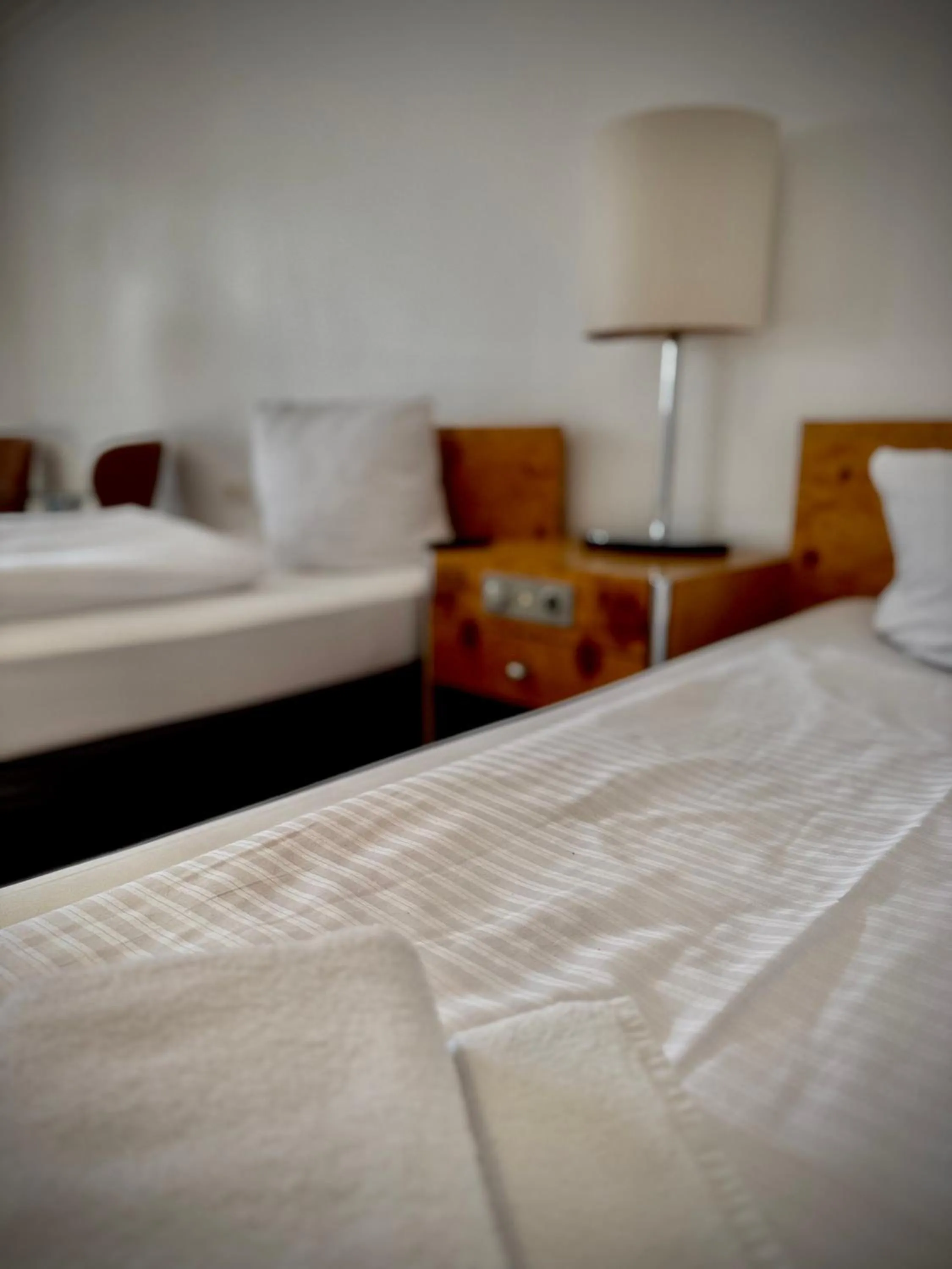 Photo of the whole room, Bed in Erlanger Hof