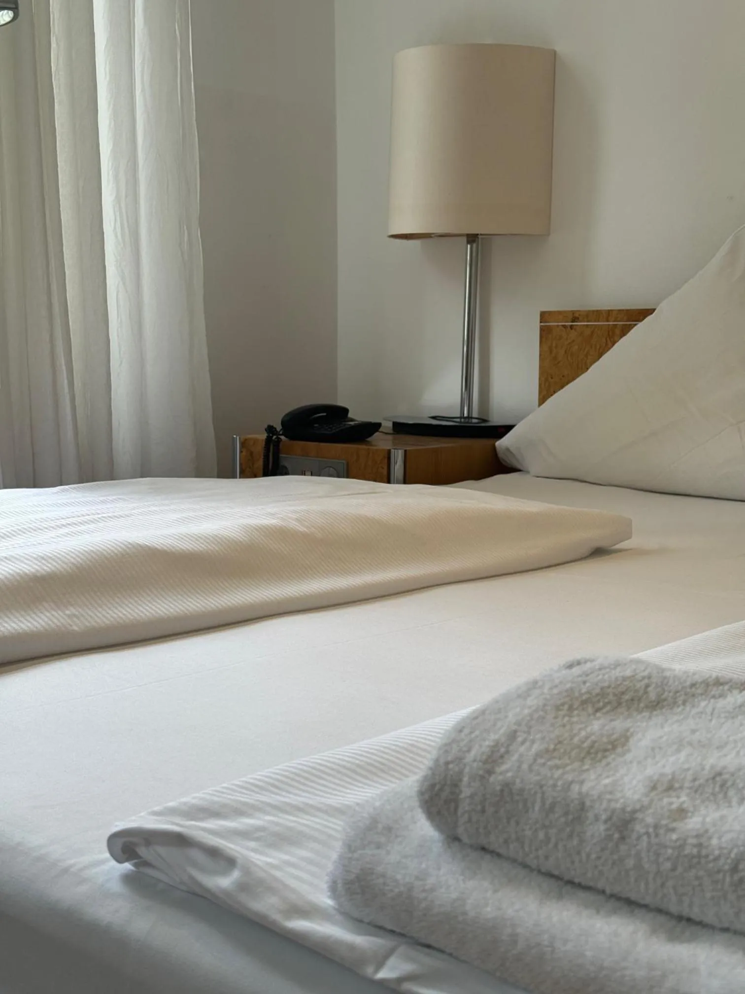 Photo of the whole room, Bed in Erlanger Hof