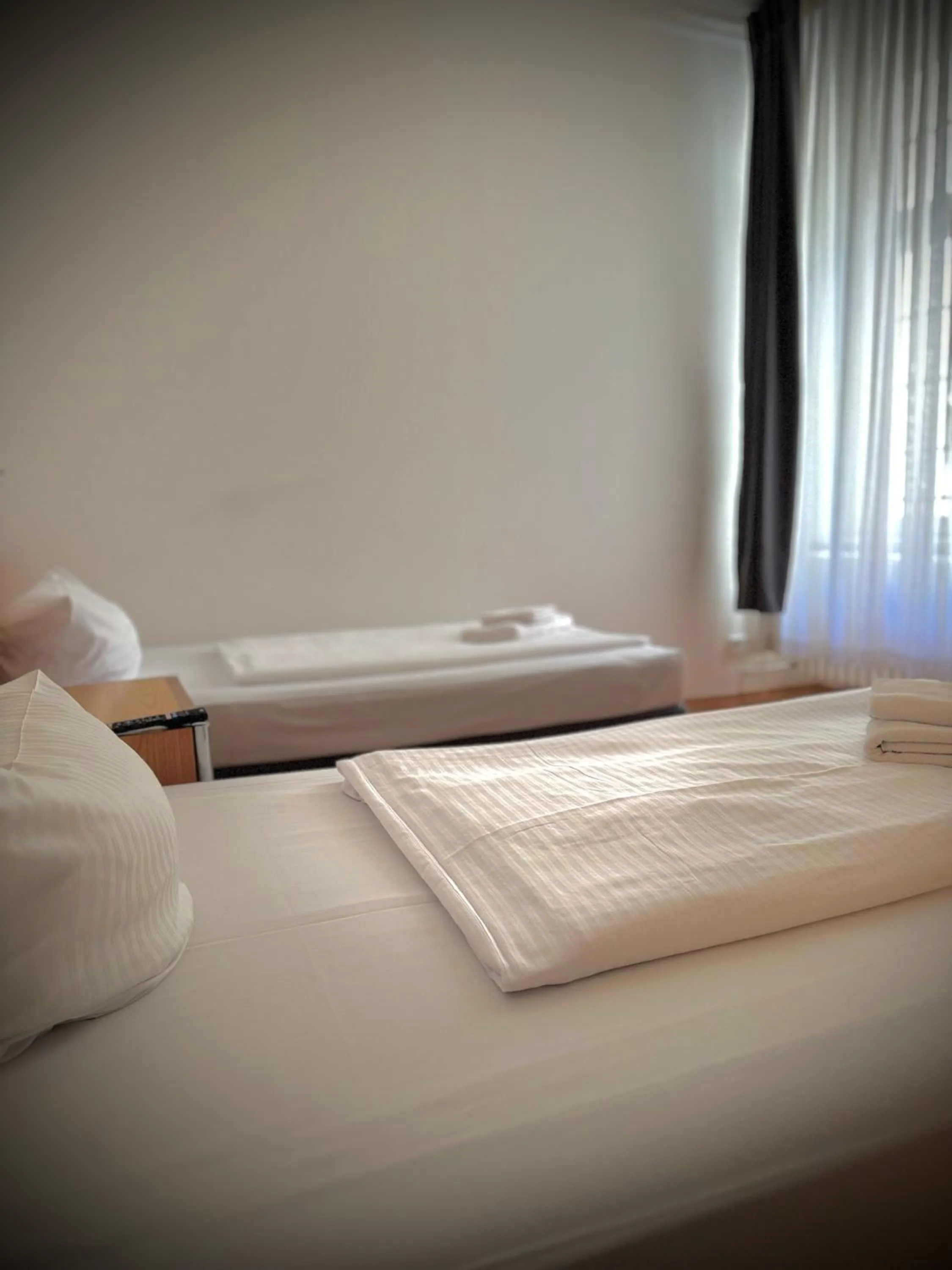 Photo of the whole room, Bed in Erlanger Hof