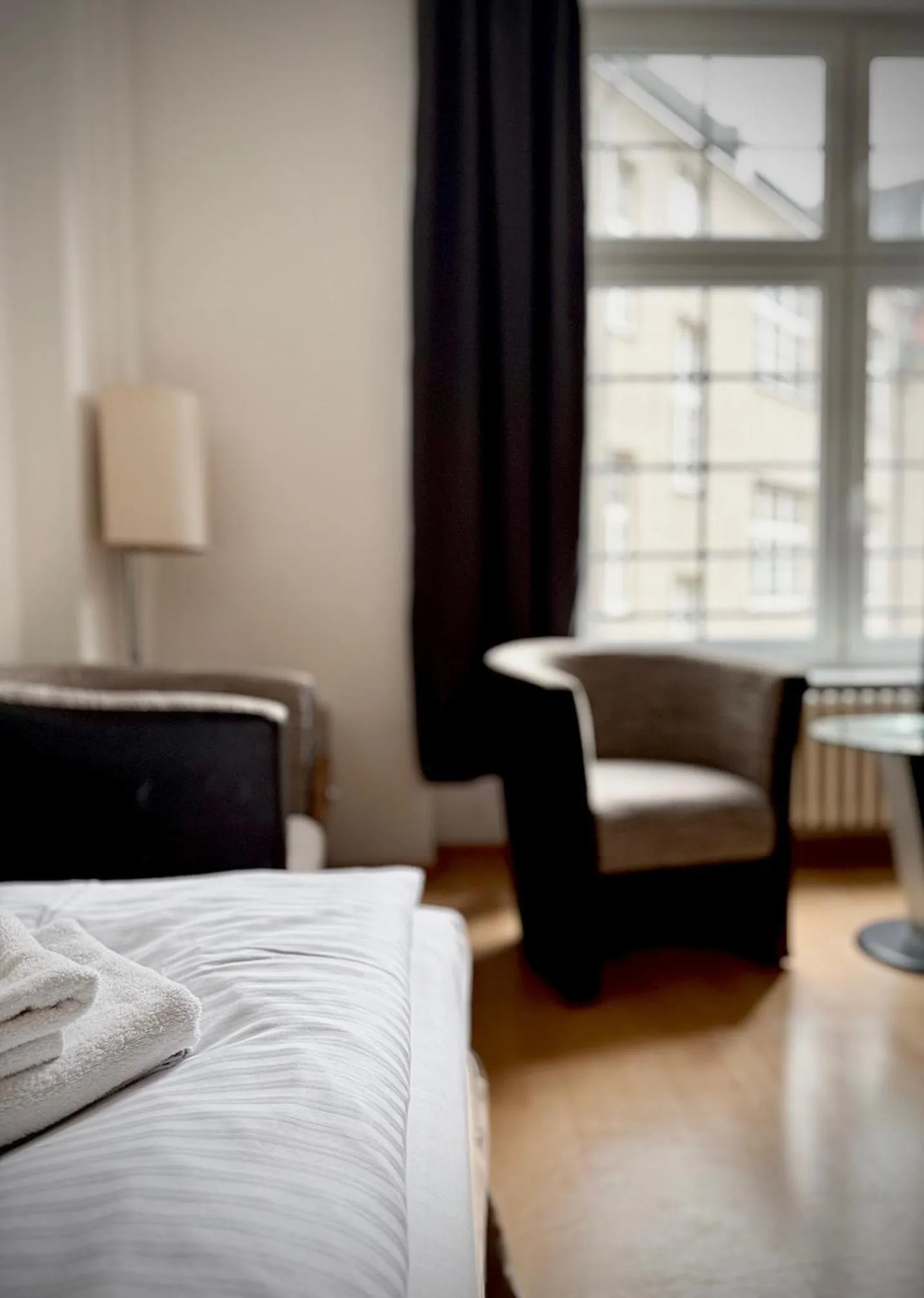 Photo of the whole room, Bed in Erlanger Hof