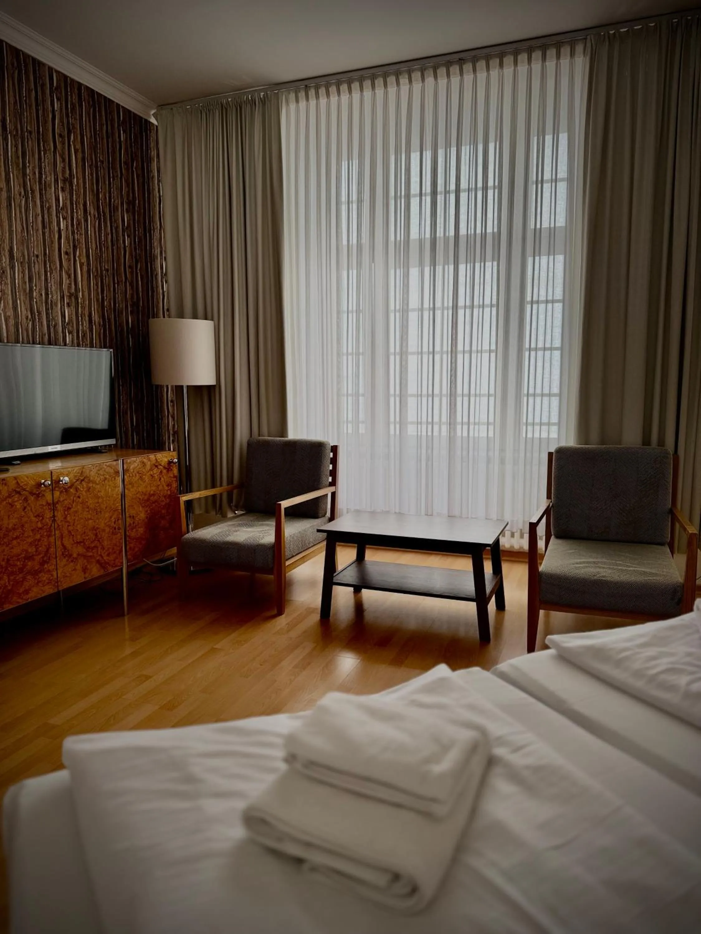 Photo of the whole room, Bed in Erlanger Hof