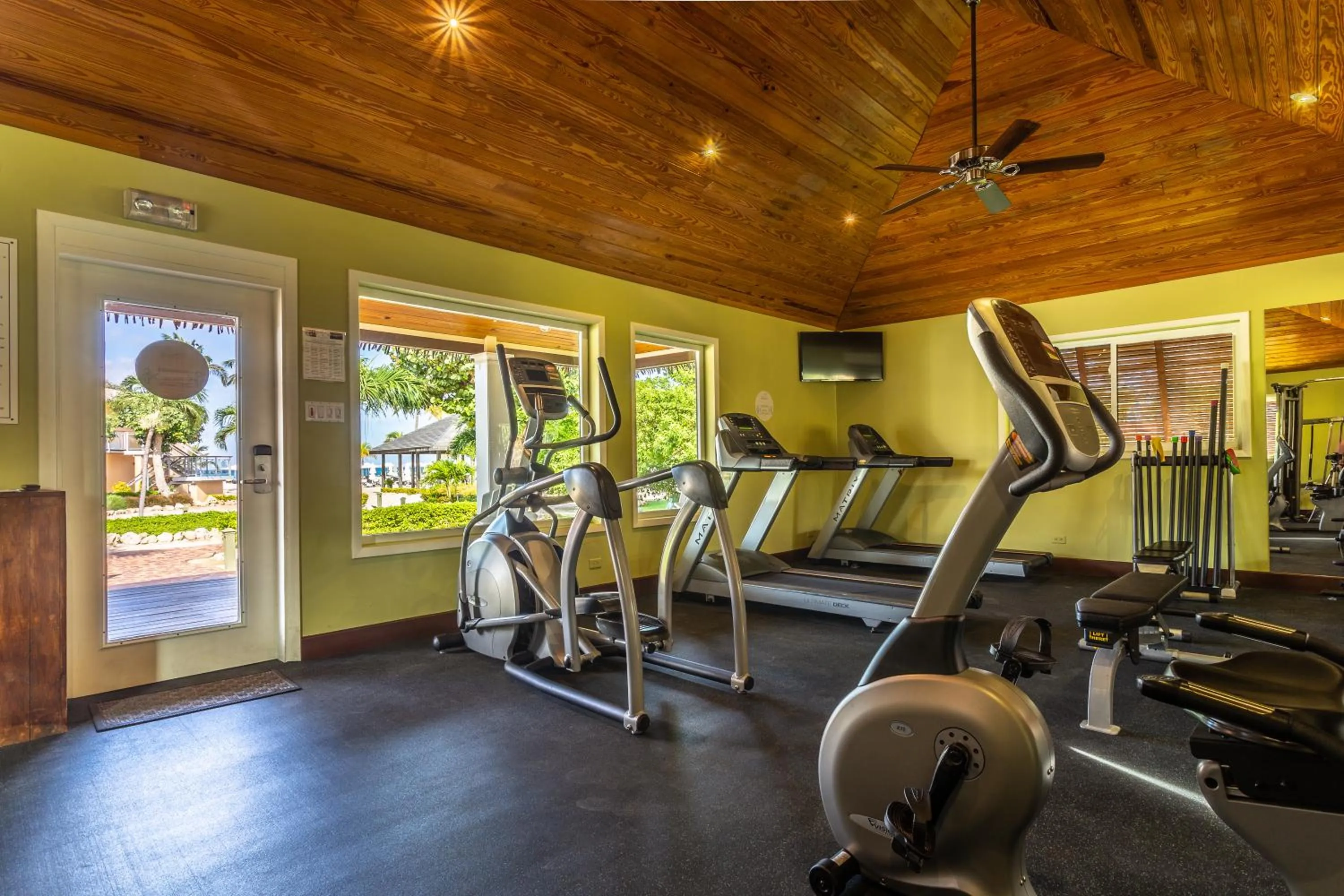 Fitness centre/facilities in Manchebo Beach Resort and Spa