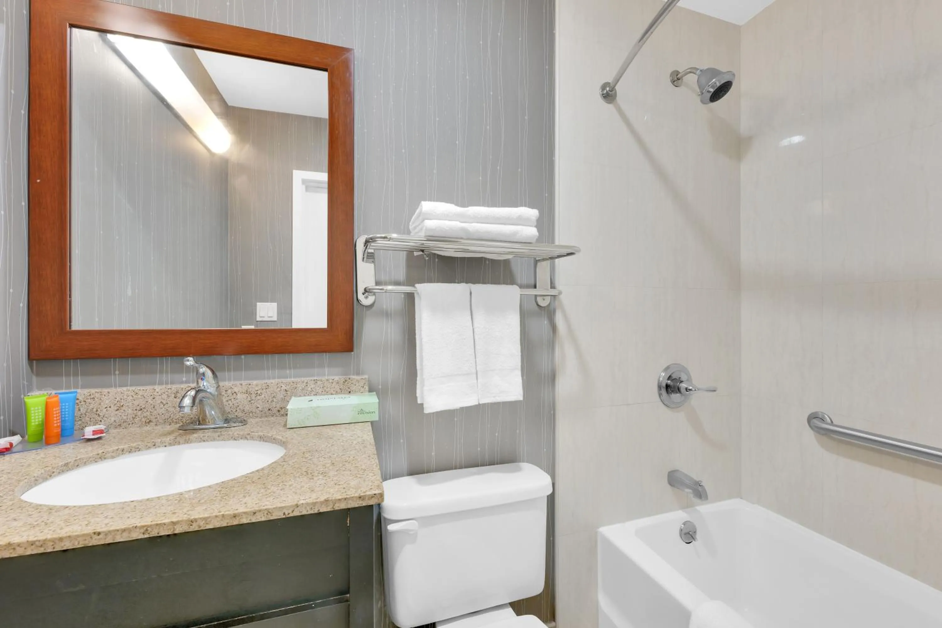 Bathroom in Hotel Pergola Jamaica JFK