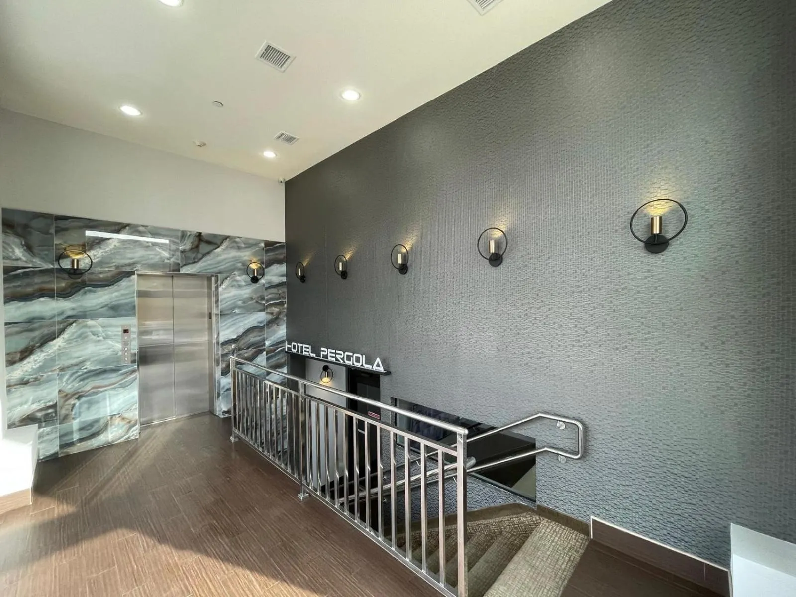 Facade/entrance in Hotel Pergola Jamaica JFK