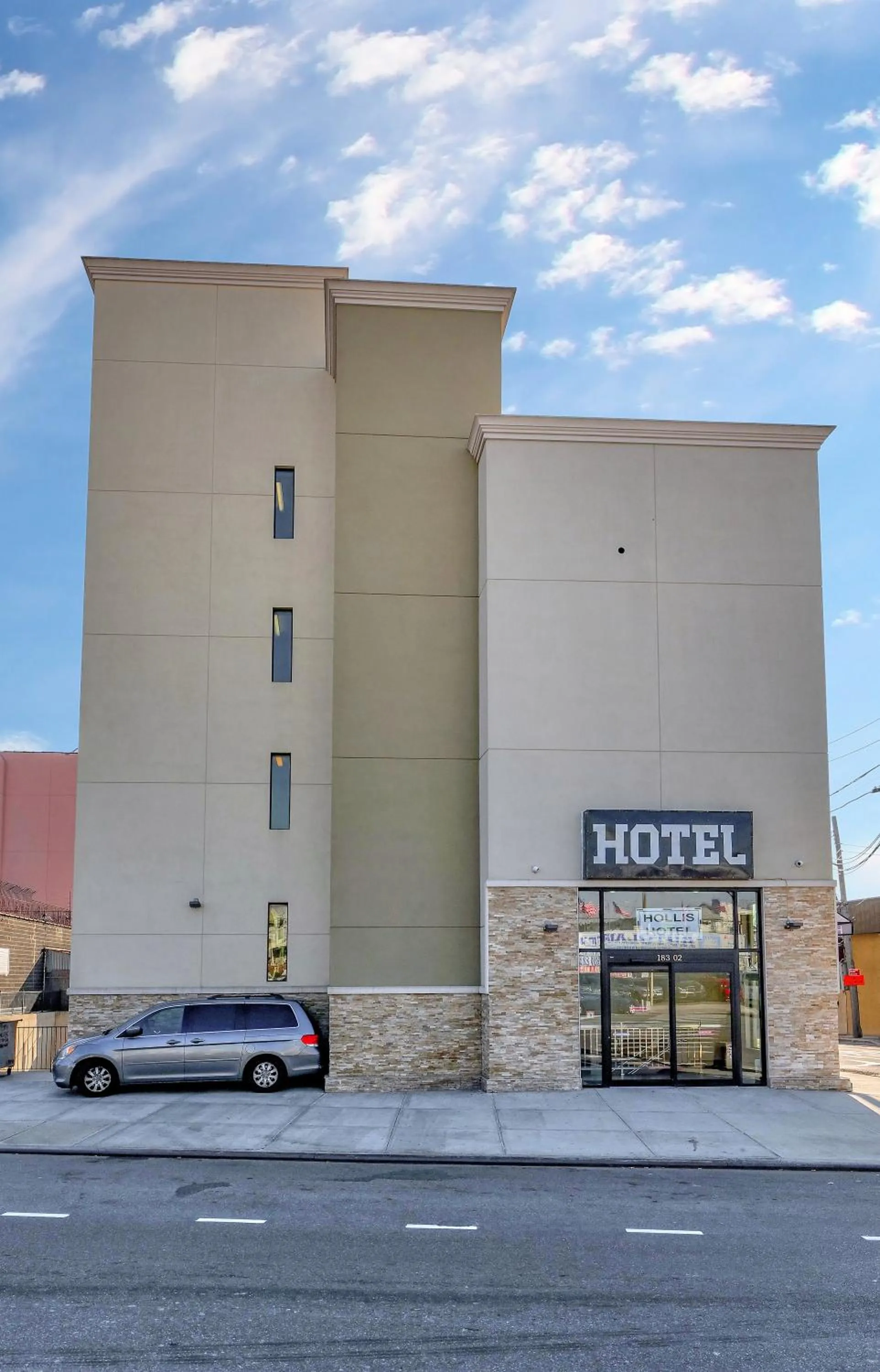 Property building in Hotel Pergola Jamaica JFK