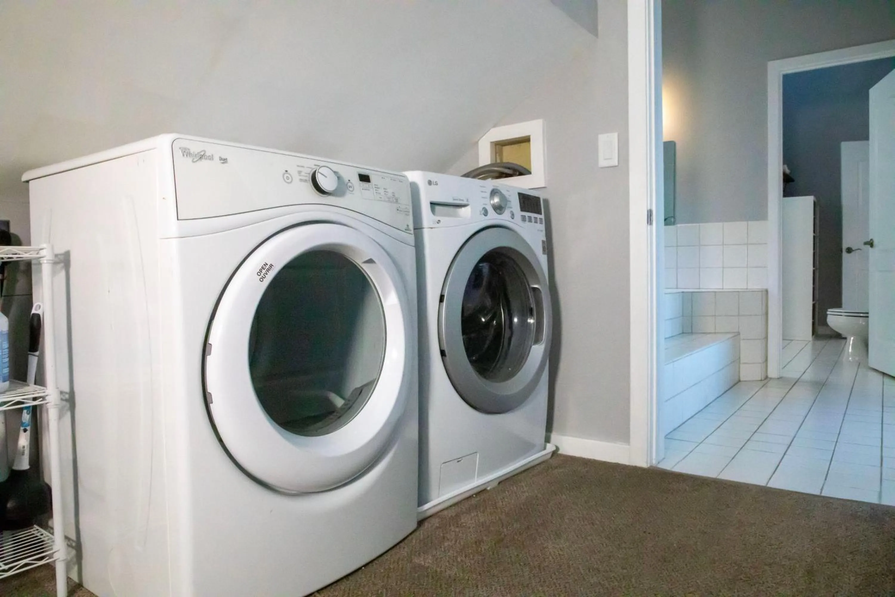 washing machine in Riverfront Home with a View!