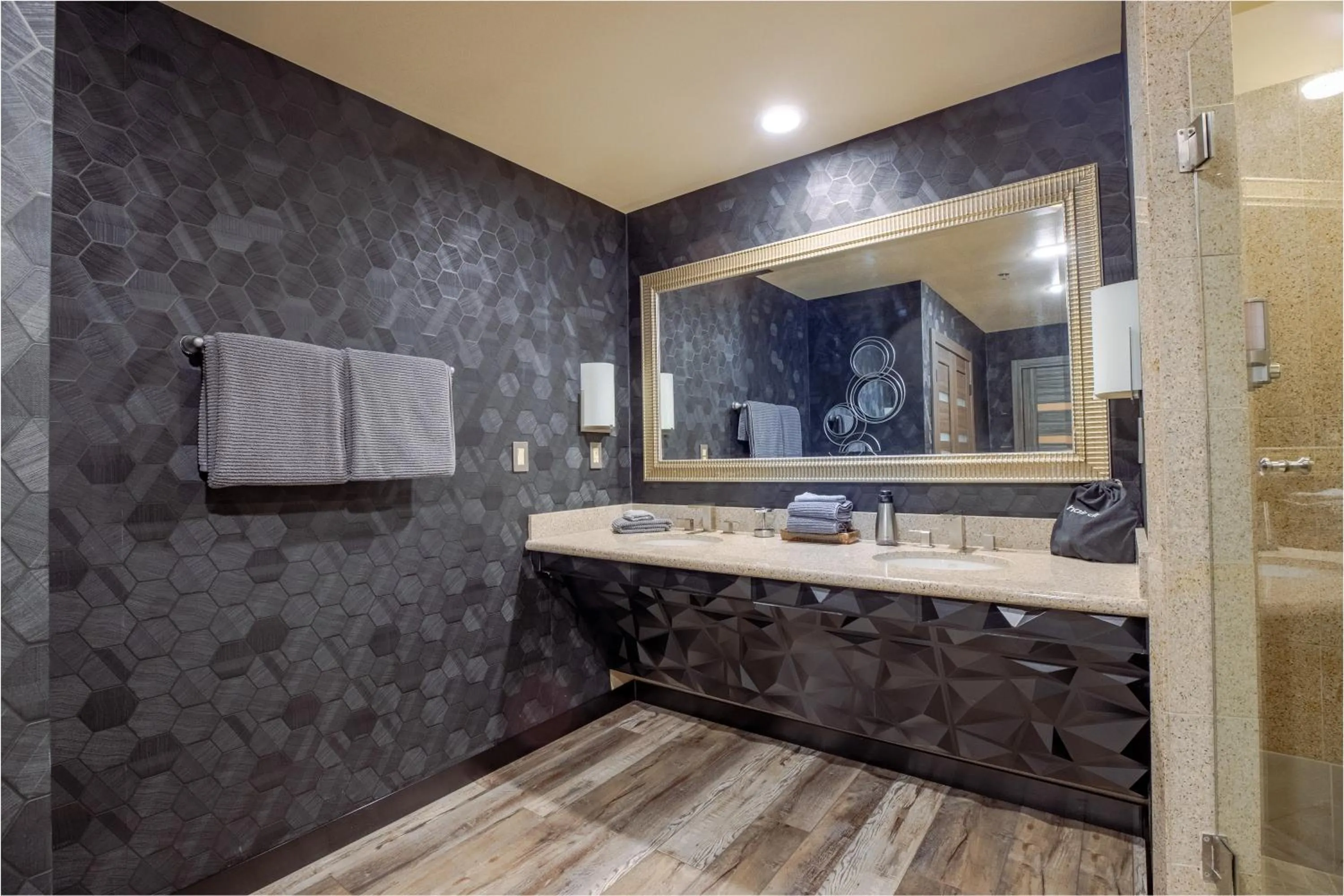 Shower in 2100 SqFt Penthouse Suite W/ Strip Views! POOL GYM