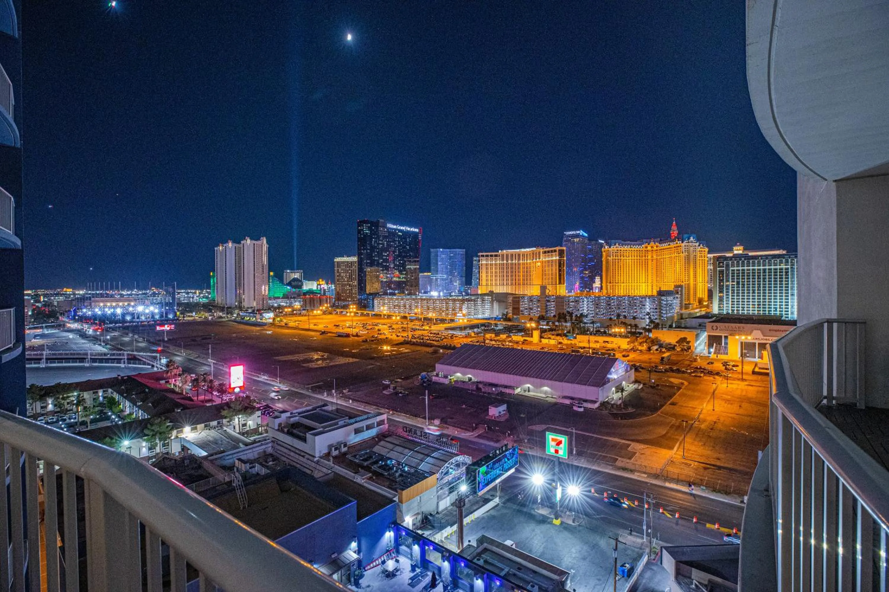 City view in 2100 SqFt Penthouse Suite W/ Strip Views! POOL GYM