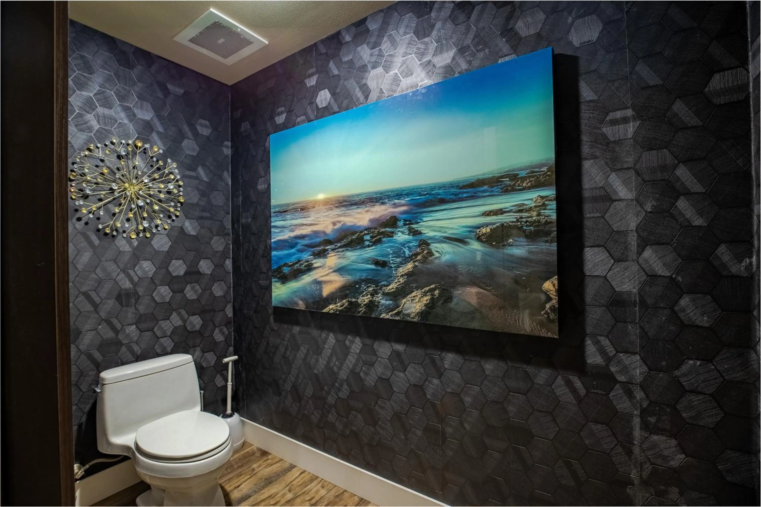 Toilet in 2100 SqFt Penthouse Suite W/ Strip Views! POOL GYM