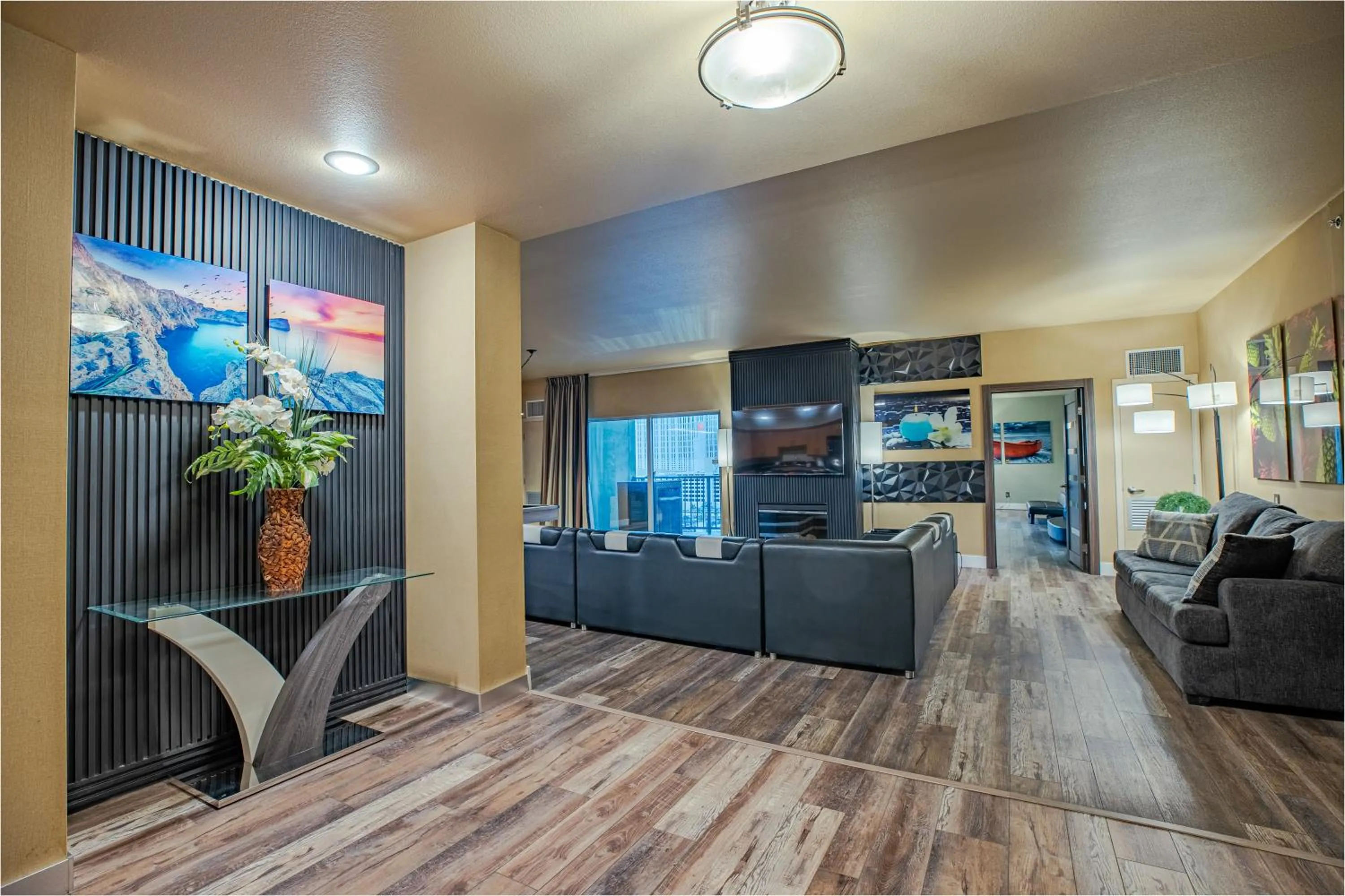 Communal lounge/ TV room in 2100 SqFt Penthouse Suite W/ Strip Views! POOL GYM