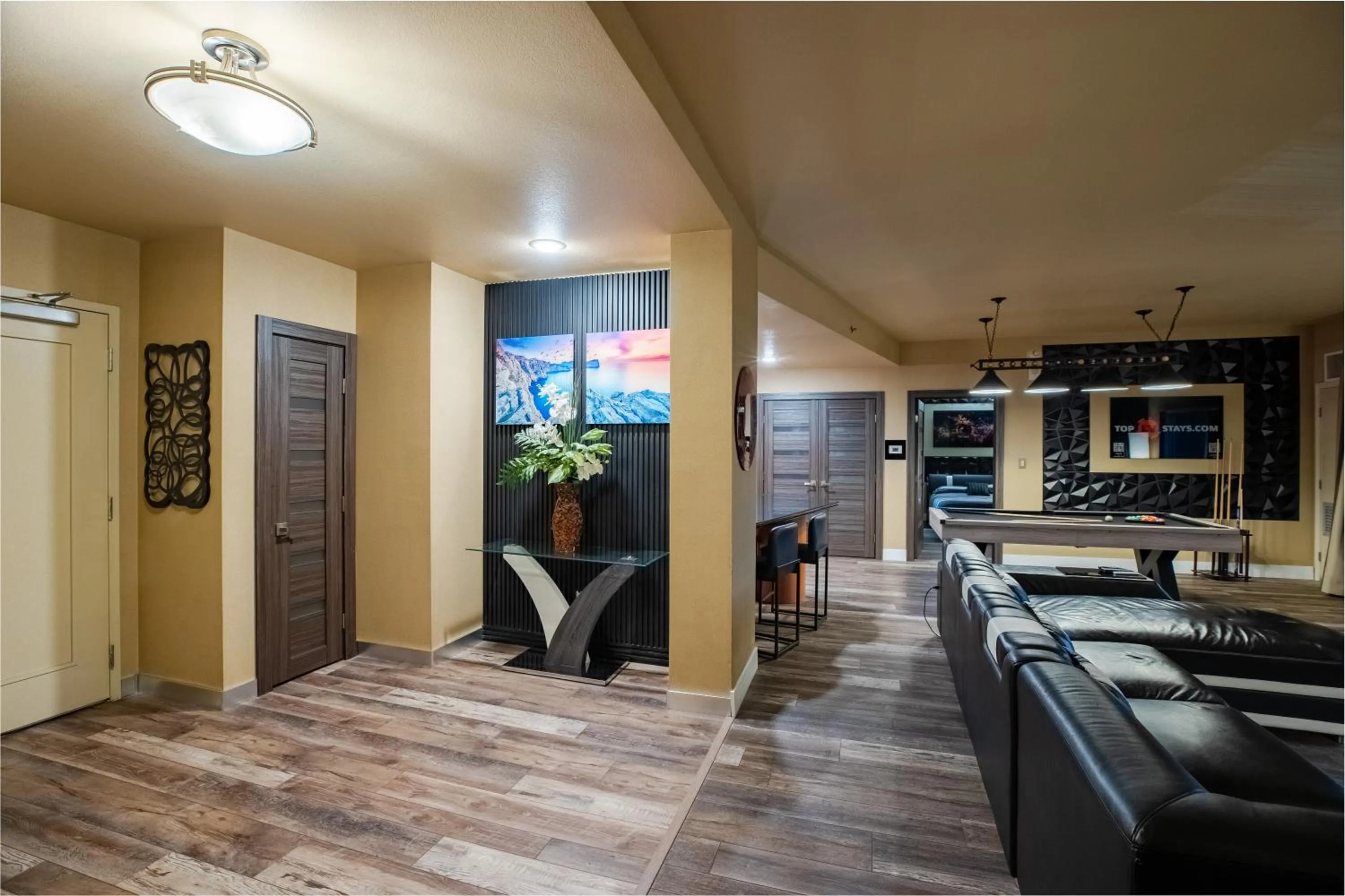 2100 SqFt Penthouse Suite W/ Strip Views! POOL GYM