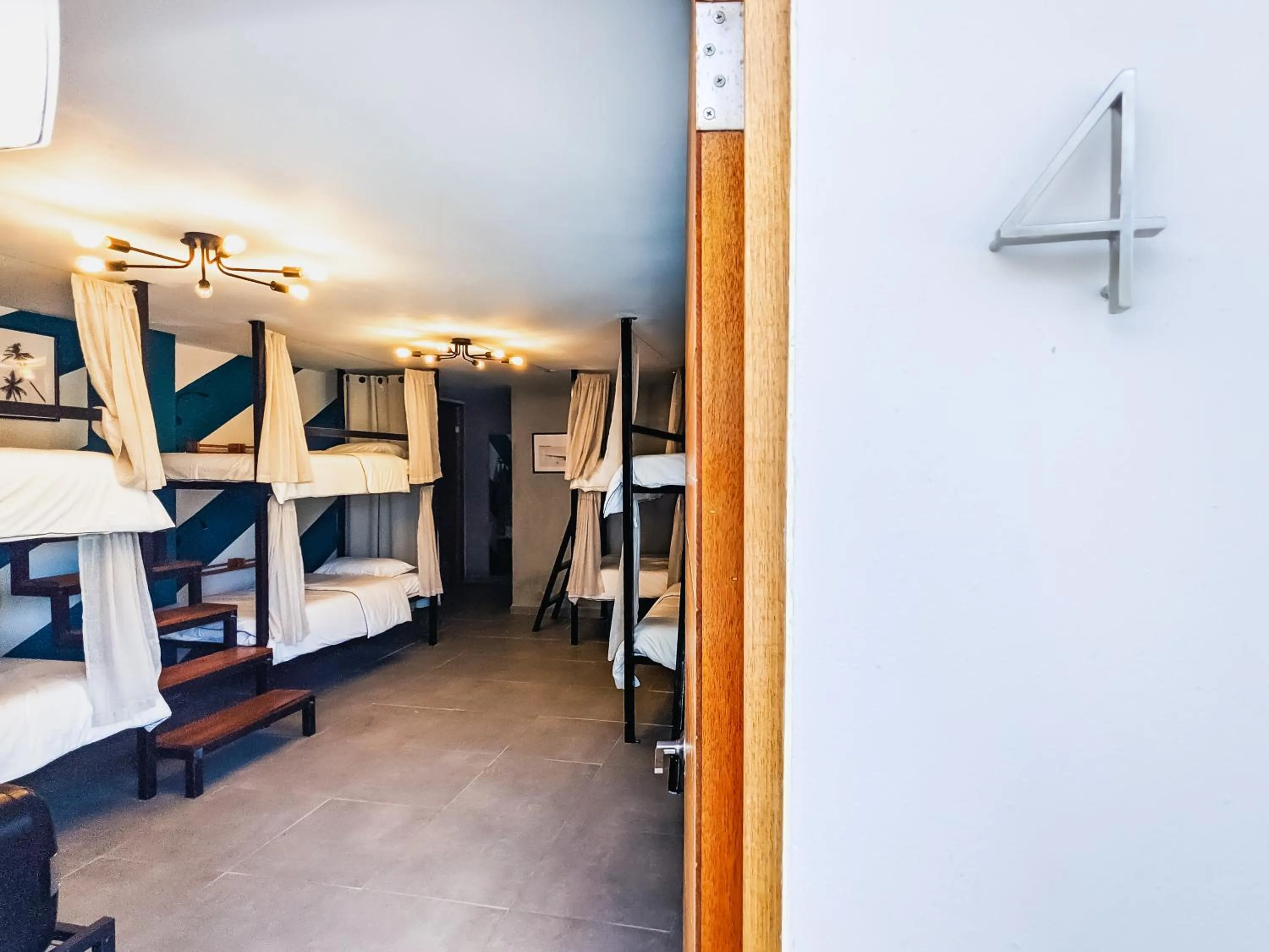 Photo of the whole room, Bed in The Surfing Turtle