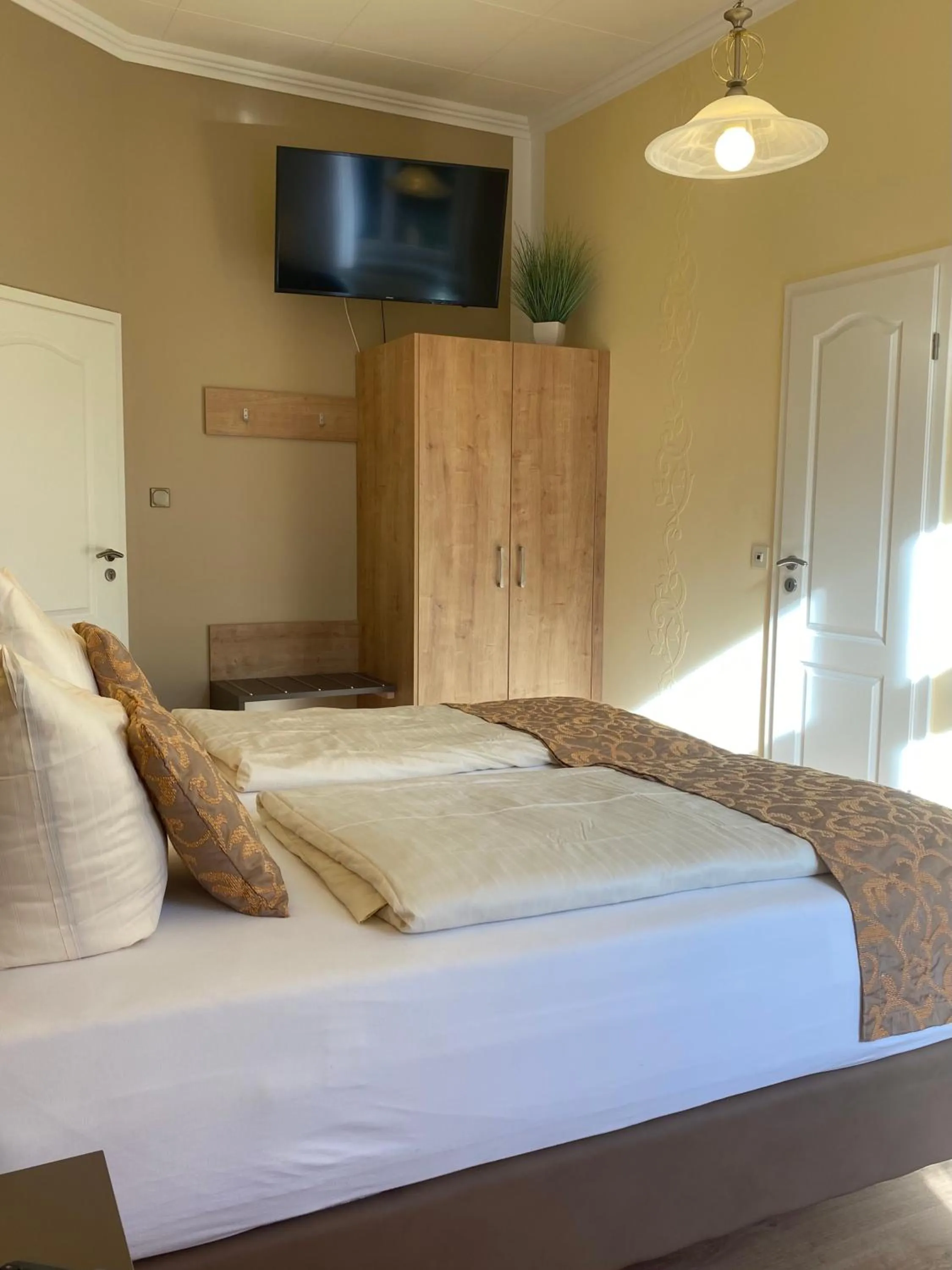 Photo of the whole room, Bed in Haus Hohenzollern & Haus 'Ambiente