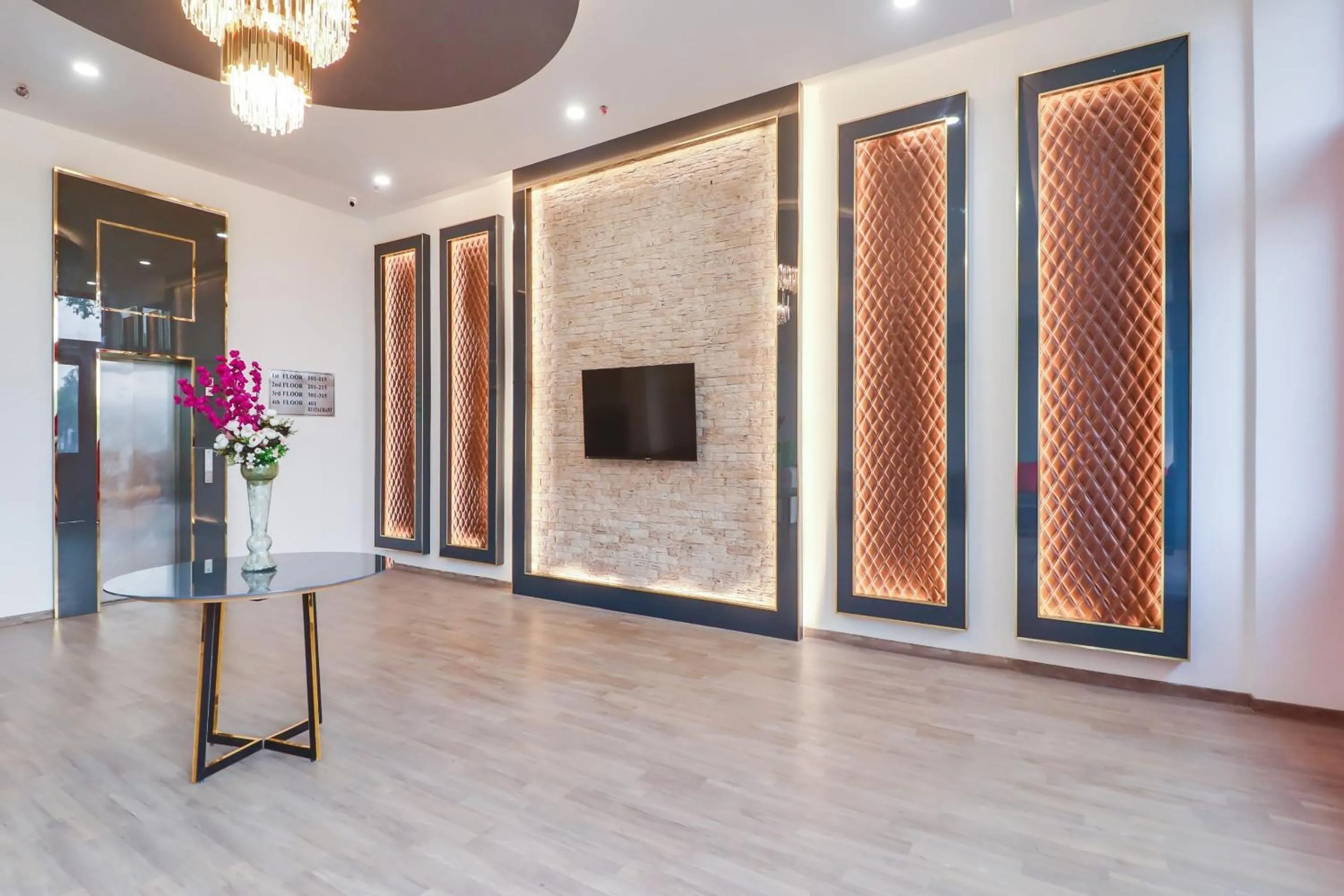 Lobby or reception in Super Townhouse Jashn