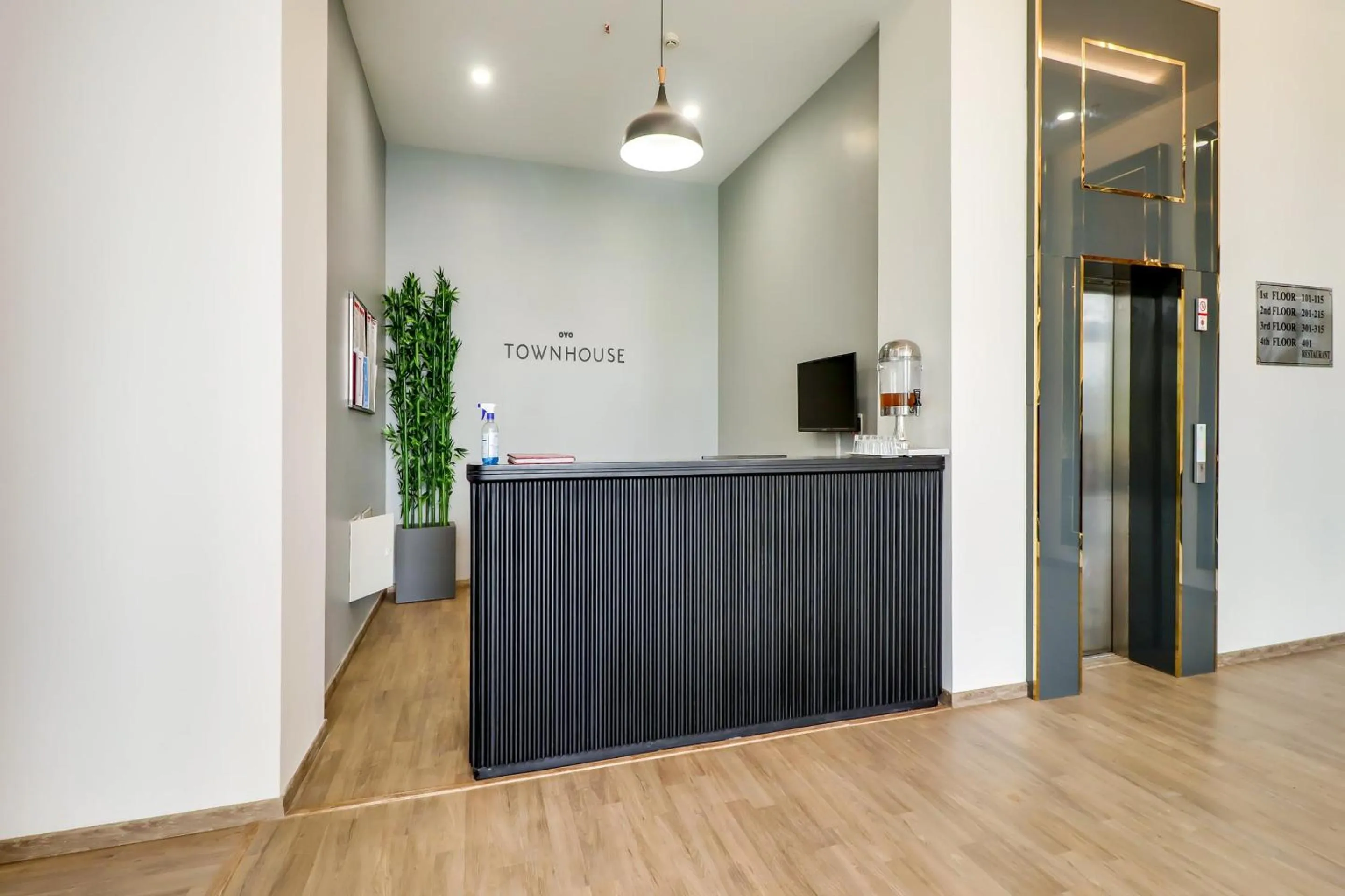 Lobby or reception in Super Townhouse Jashn