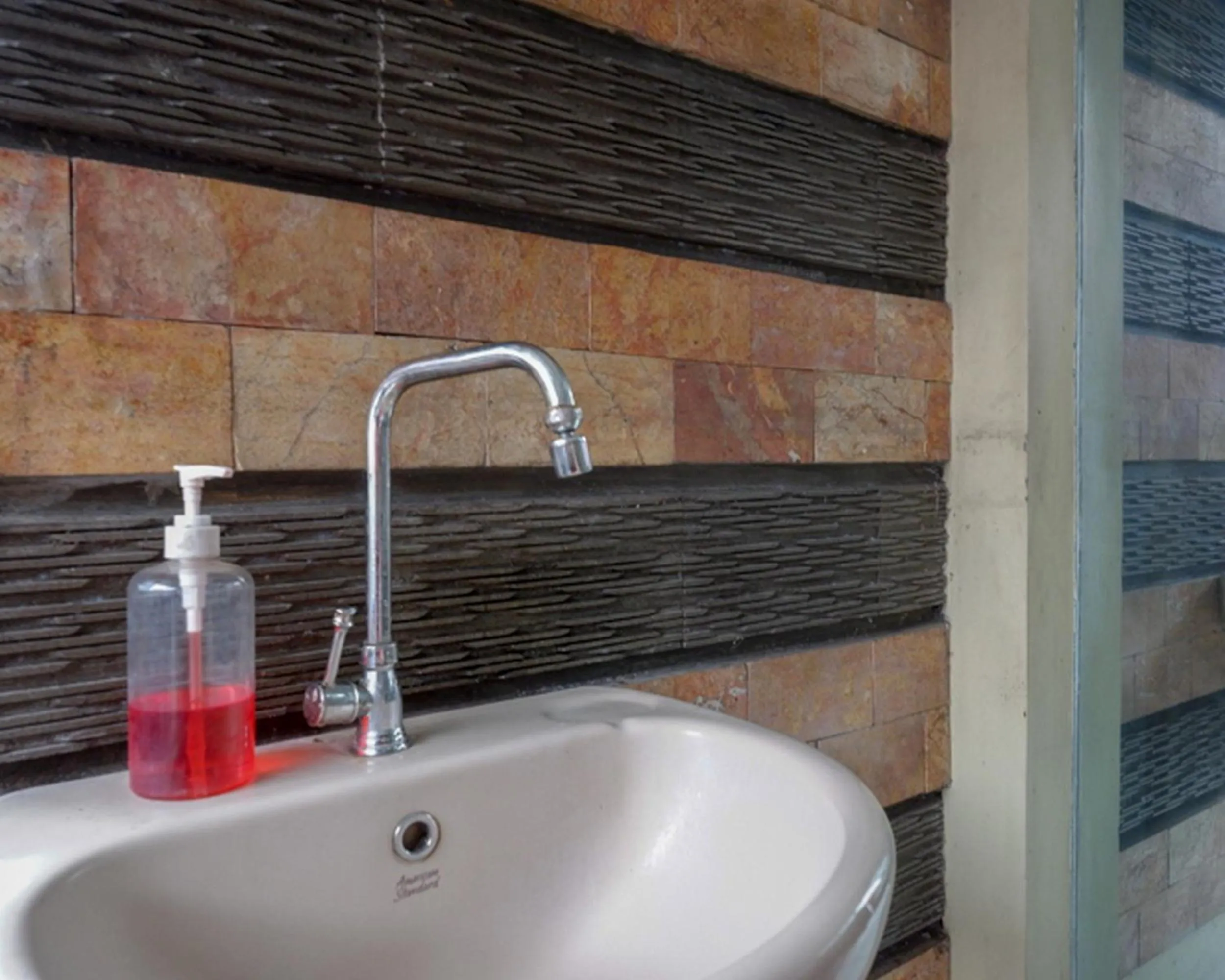 RedDoorz Plus @ Hotel Asih UNY