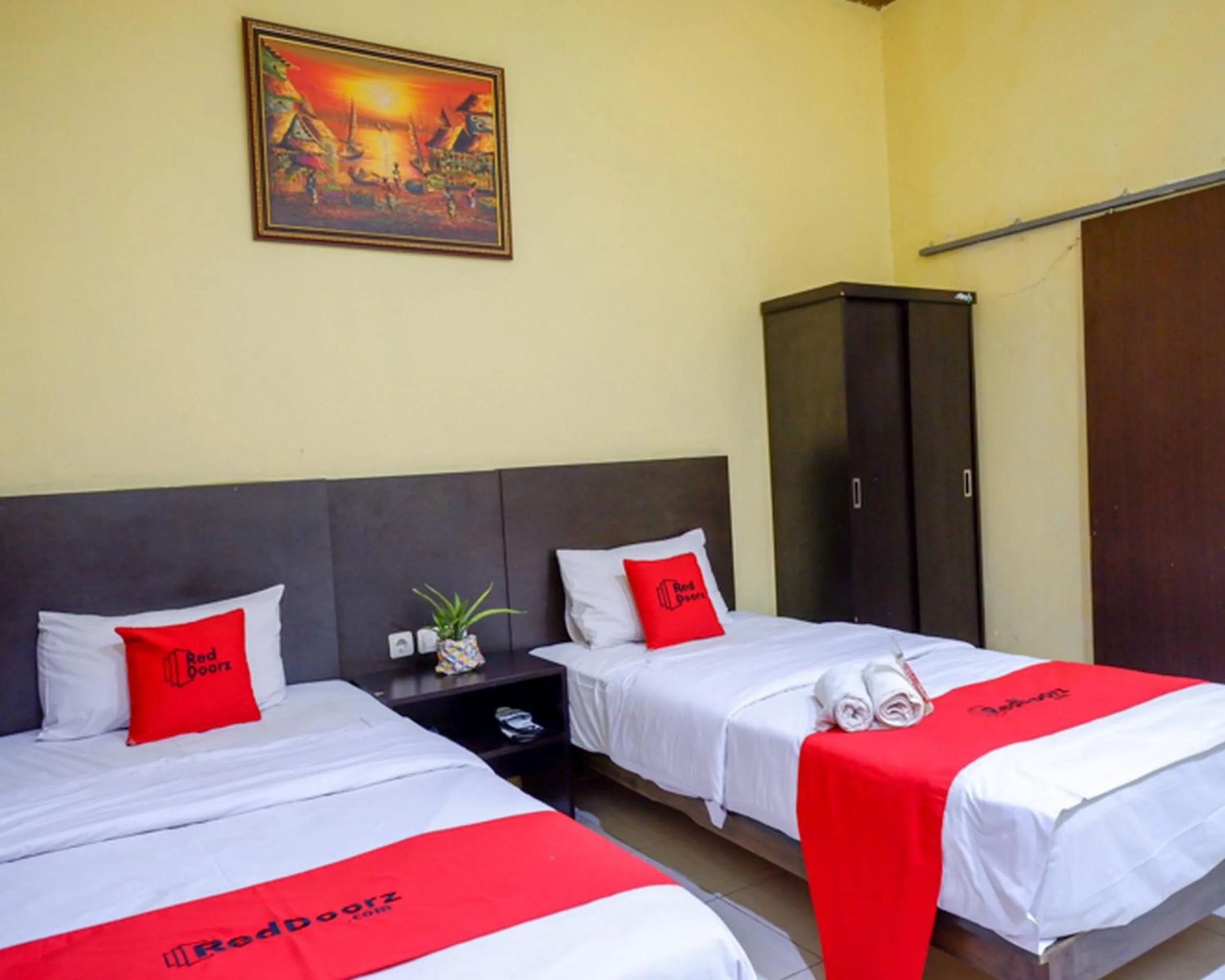 Bed in RedDoorz Plus @ Hotel Asih UNY