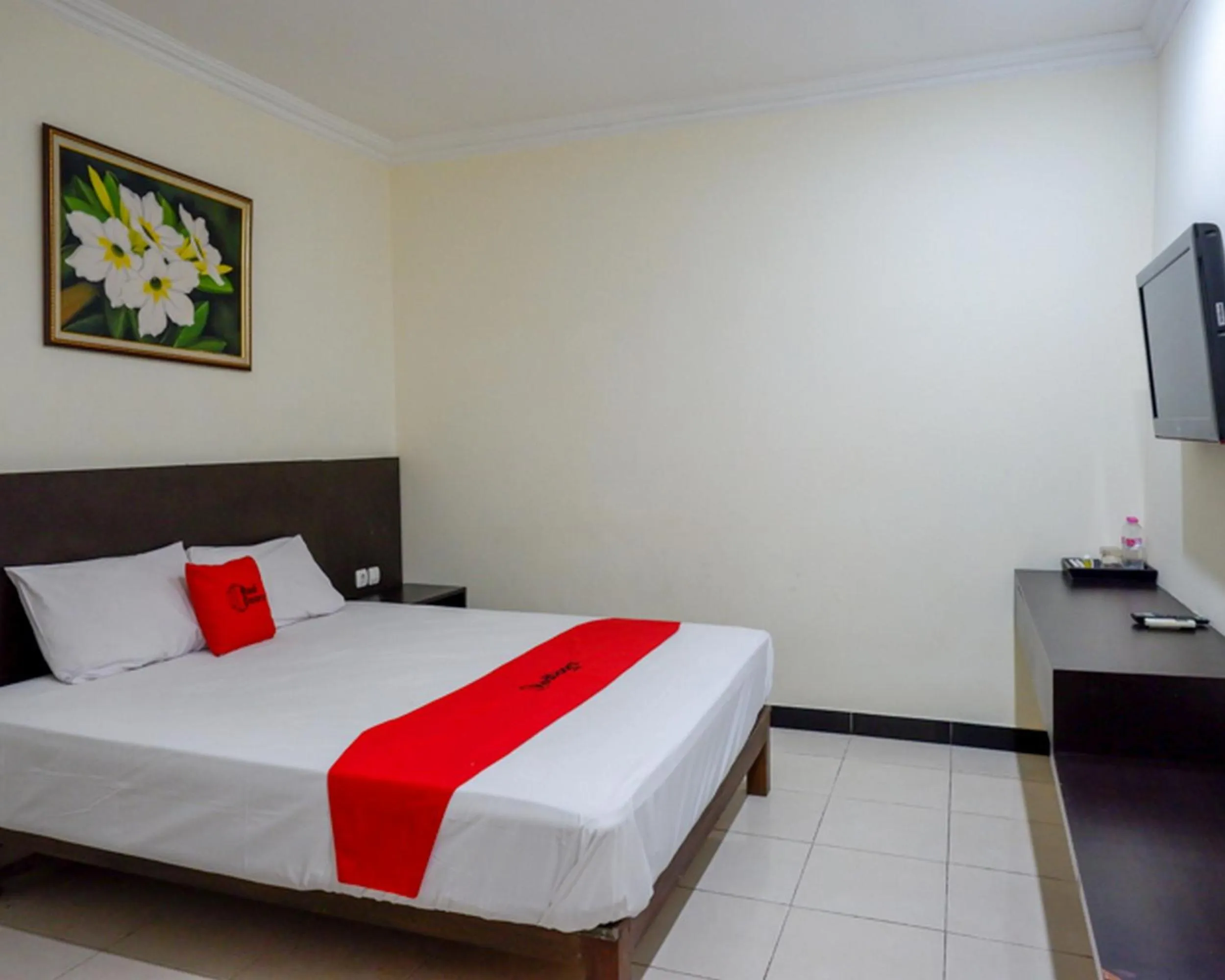 Bed in RedDoorz Plus @ Hotel Asih UNY