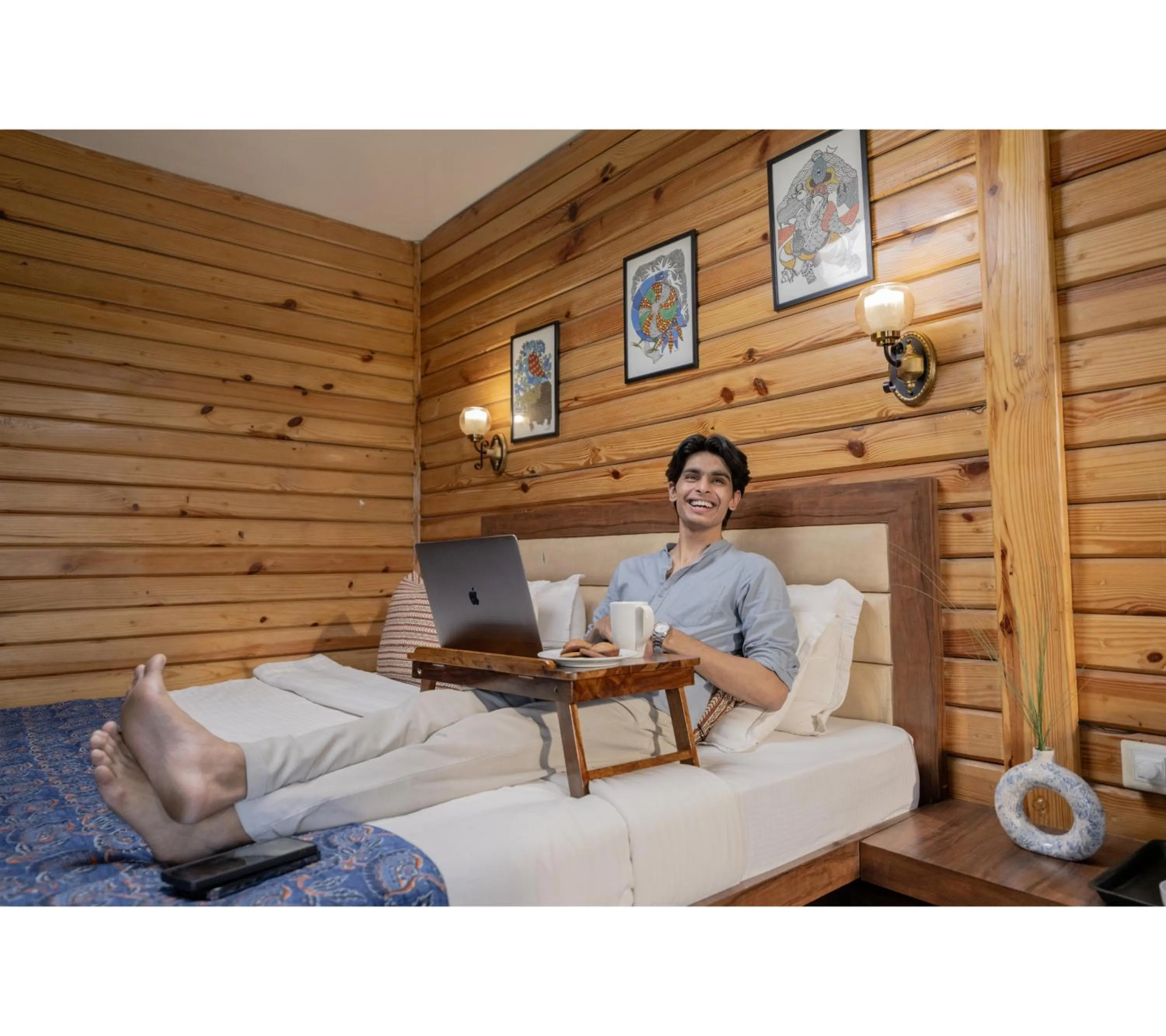 Bed in Panarpani Retreat Pachmarhi