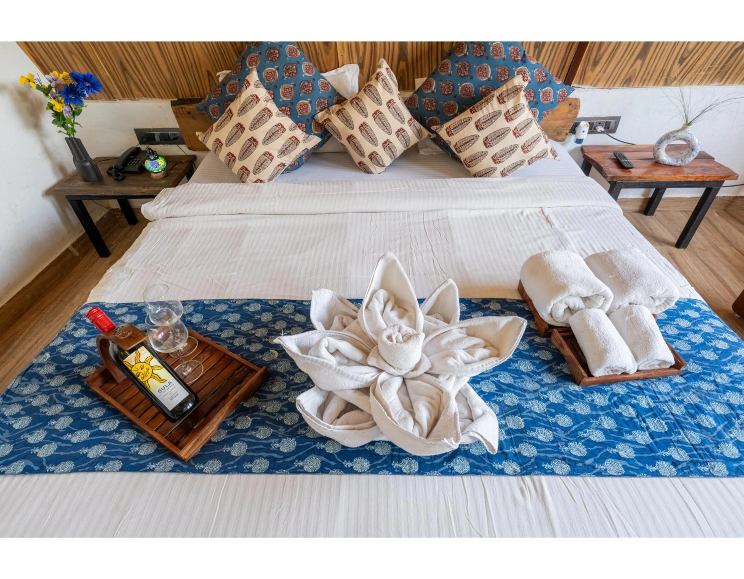 Bed in Panarpani Retreat Pachmarhi