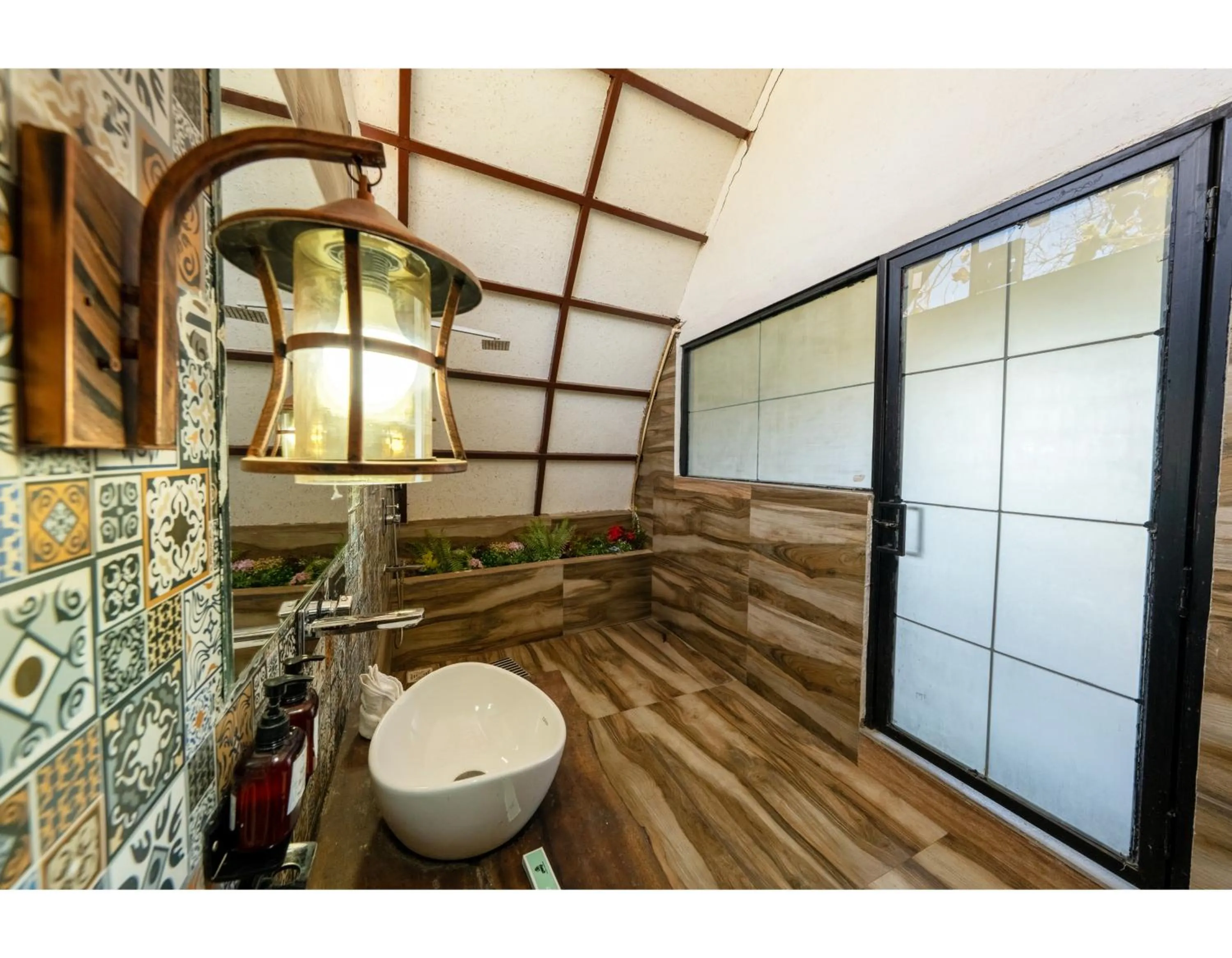 Toilet in Panarpani Retreat Pachmarhi