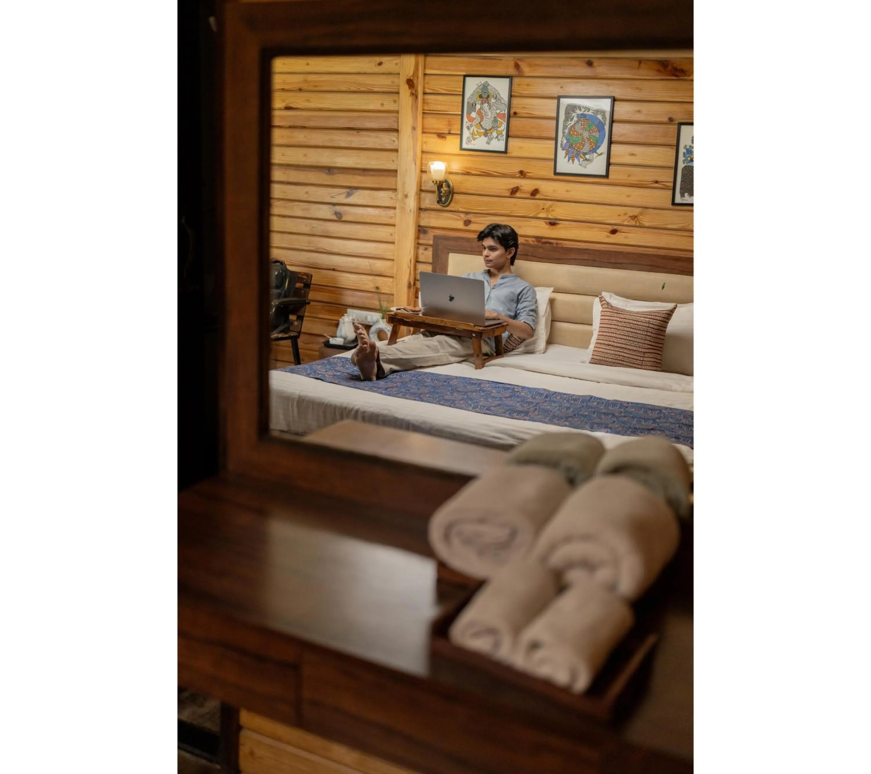 Bed in Panarpani Retreat Pachmarhi