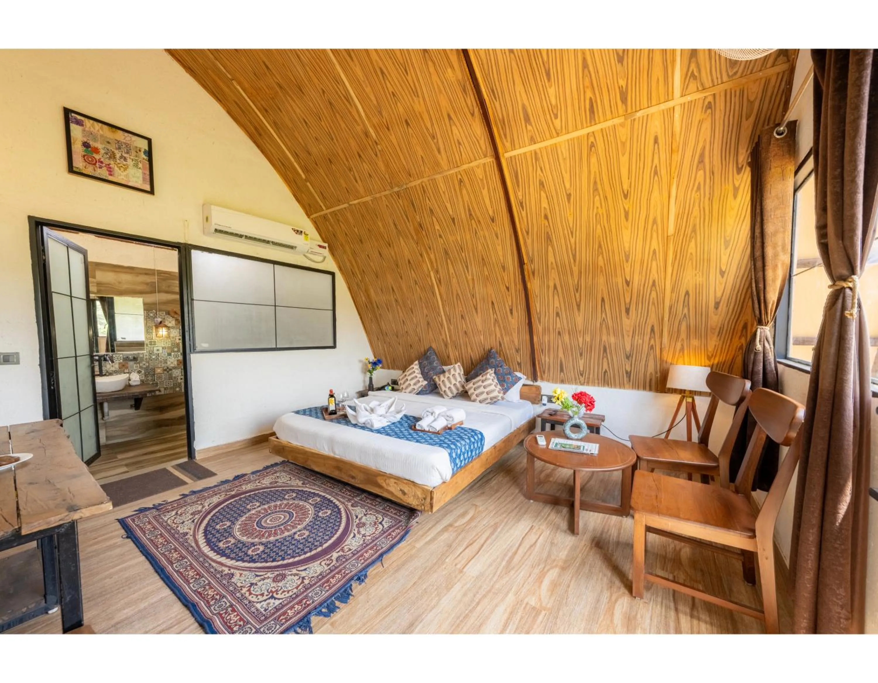 Photo of the whole room, Bed in Panarpani Retreat Pachmarhi