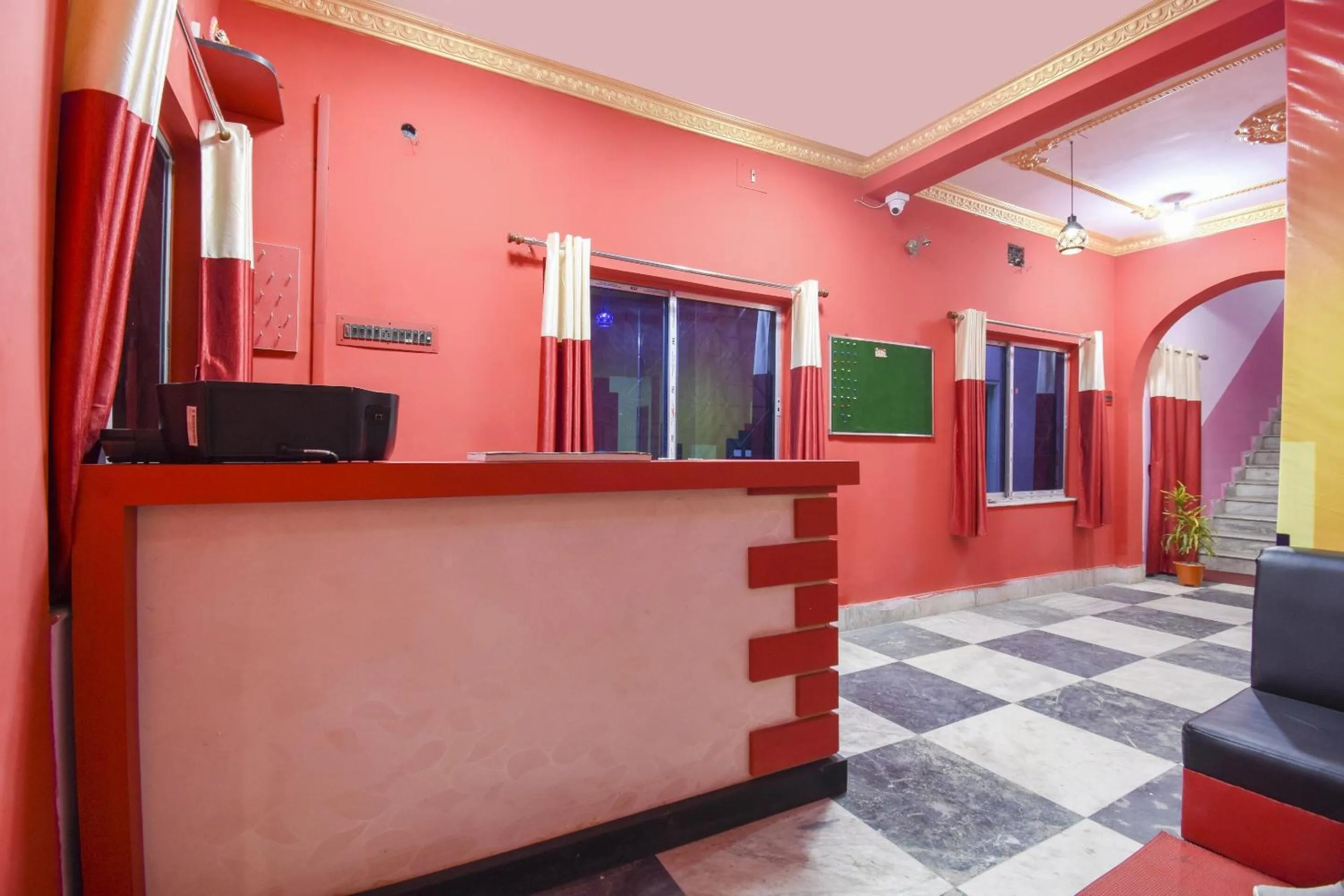Lobby or reception in Hotel O Palki Palace Near Netaji Subhash Chandra Bose International Airport