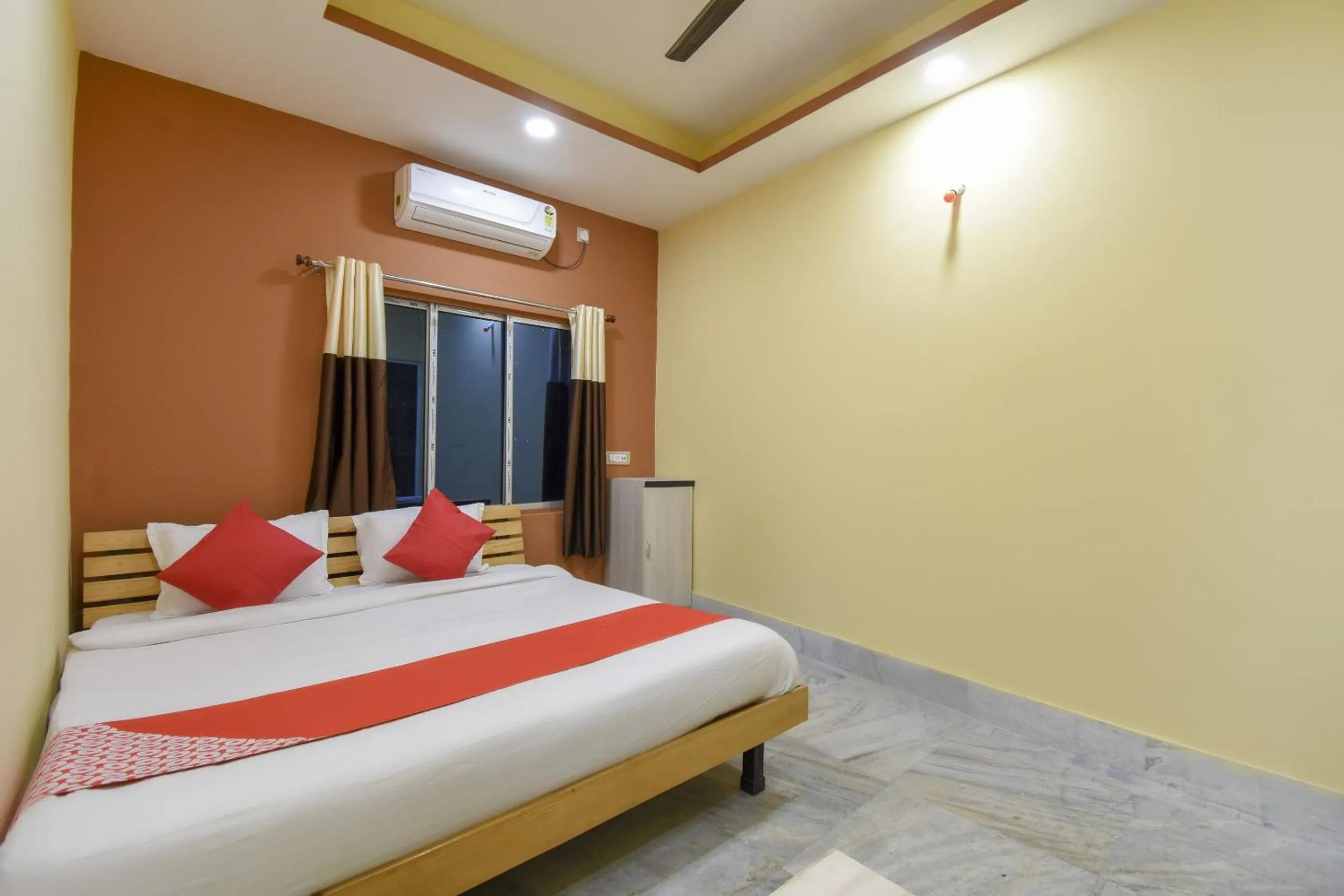 Bedroom, Bed in Hotel O Palki Palace Near Netaji Subhash Chandra Bose International Airport