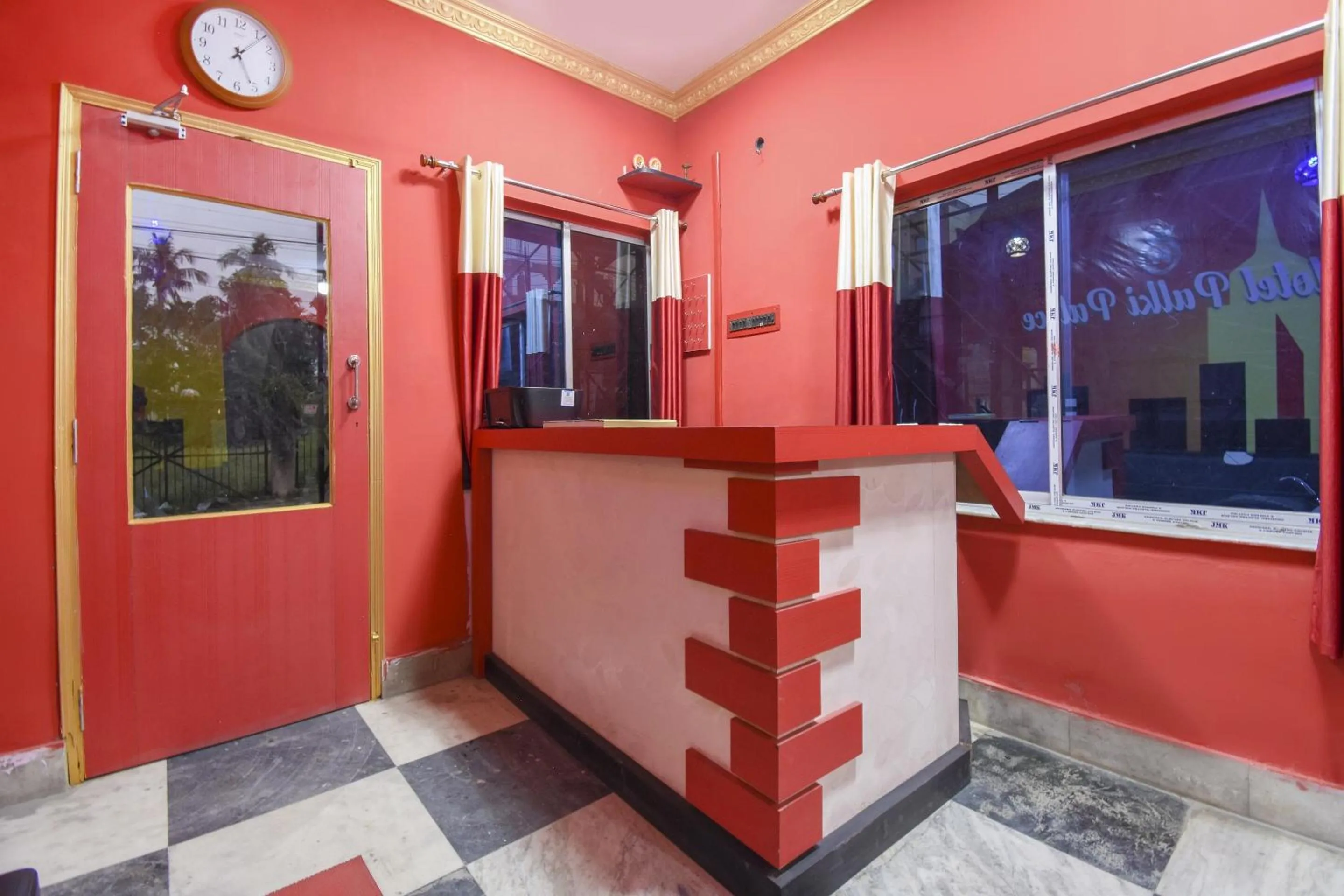 Lobby or reception in Hotel O Palki Palace Near Netaji Subhash Chandra Bose International Airport