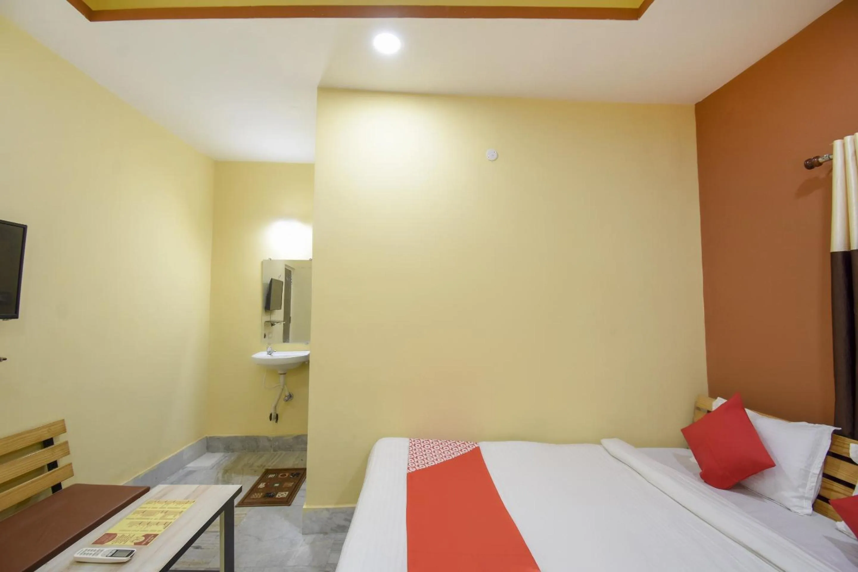 Bedroom, Bed in Hotel O Palki Palace Near Netaji Subhash Chandra Bose International Airport