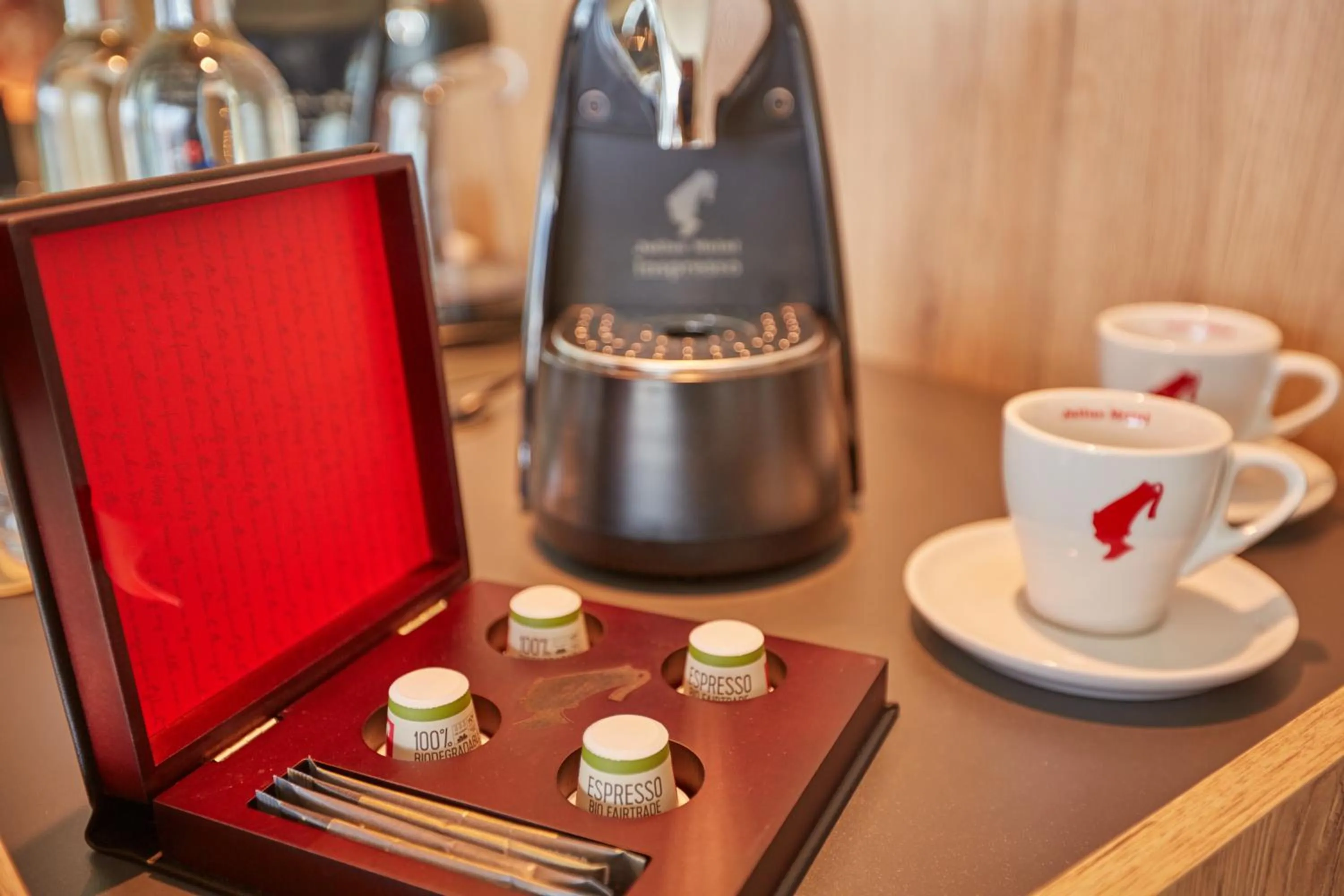 Coffee/tea facilities in Ostseehotel Midgard in Damp