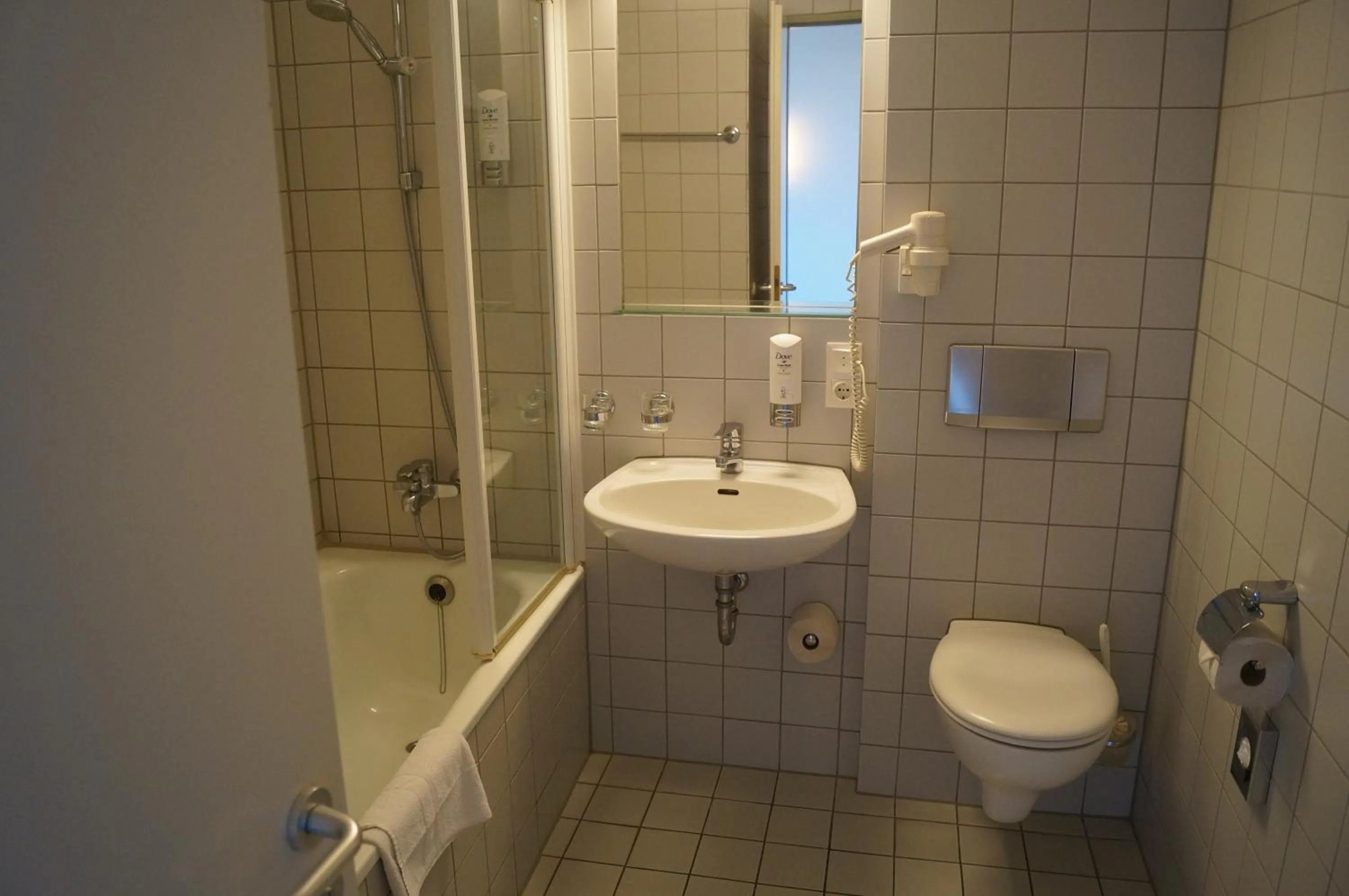 Bathroom in H24 Hoteltow